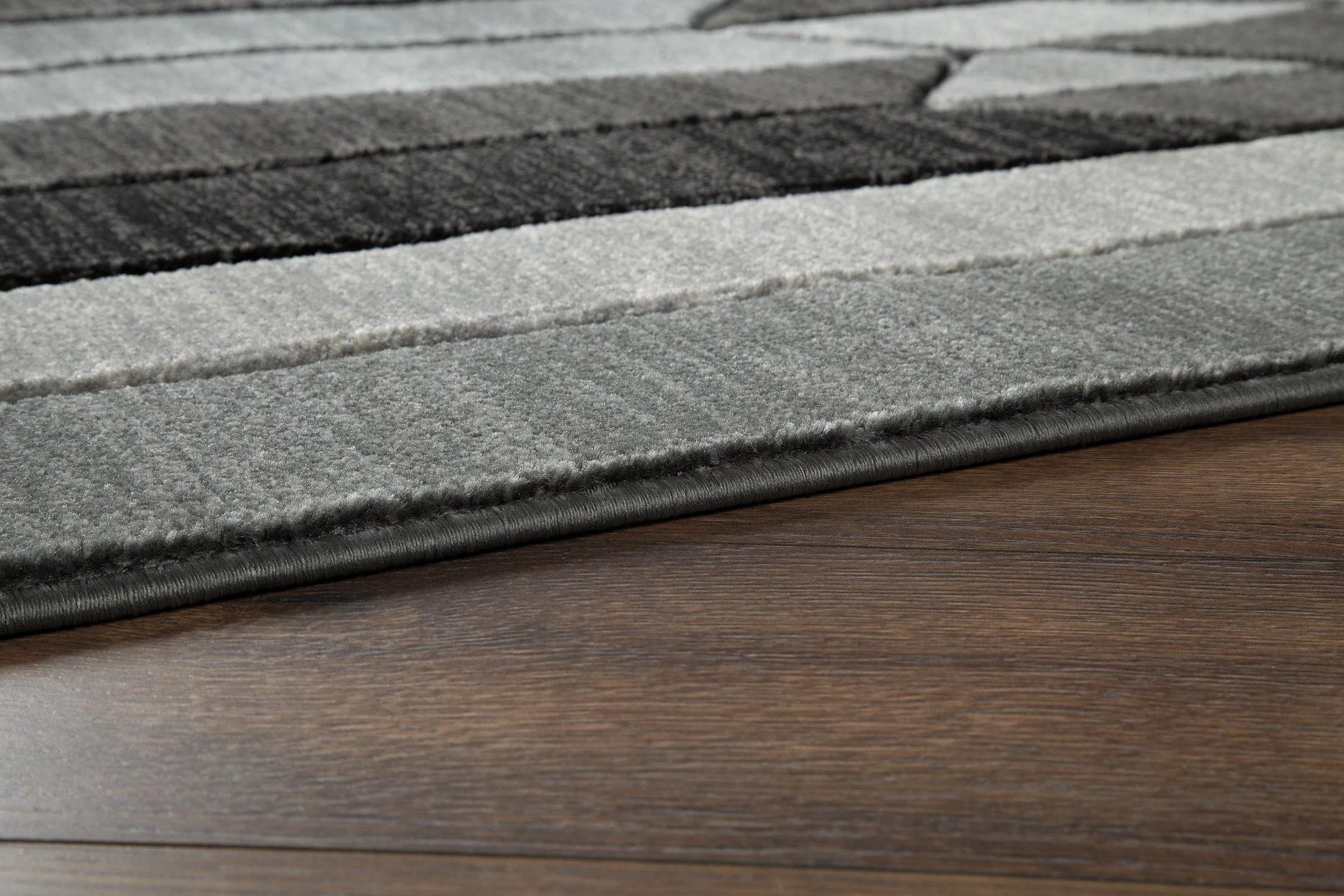 Chayse 6'6" x 9'6" Rug - Image 5