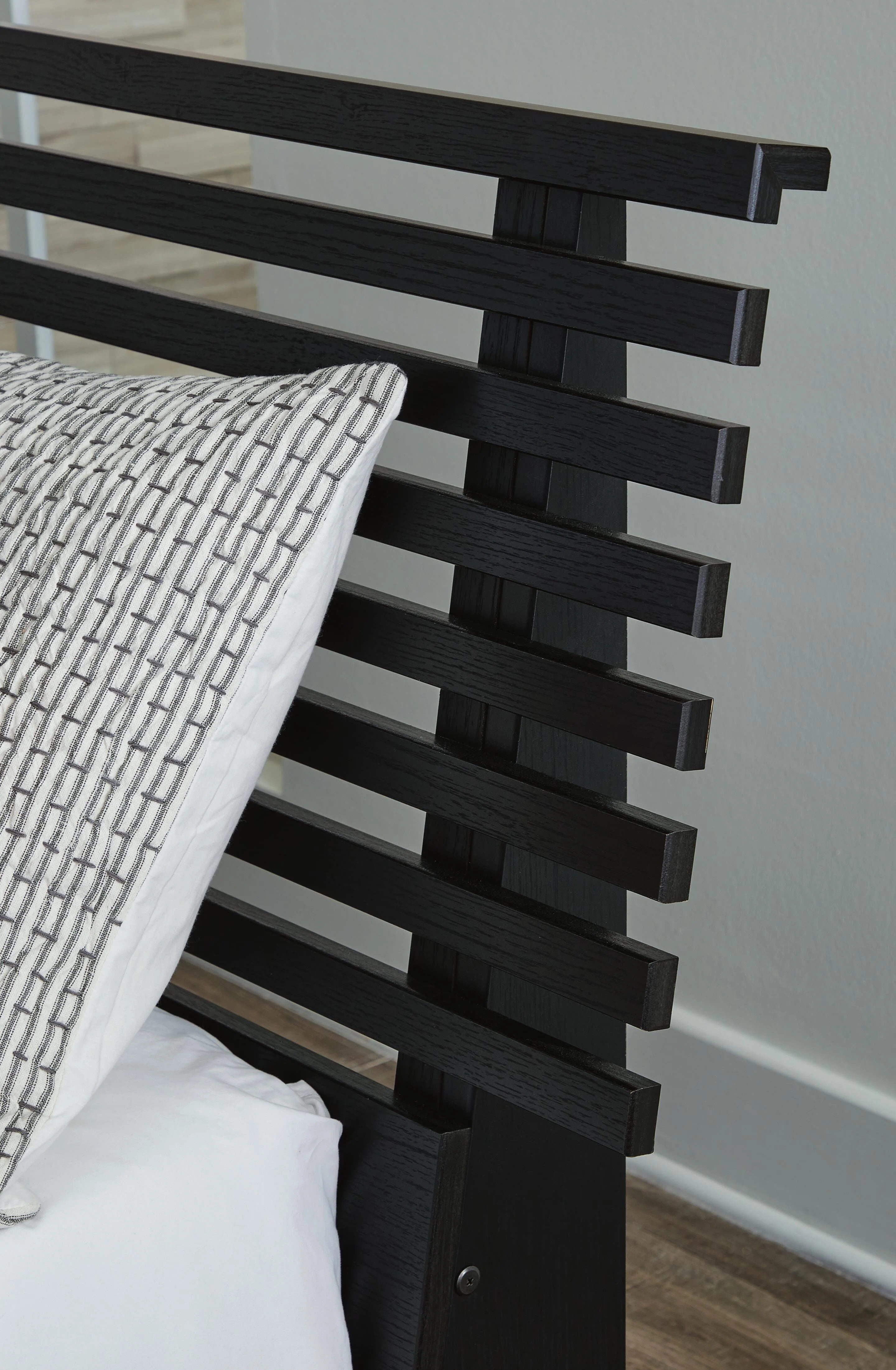 Danziar Queen Slat Bed - Image 7