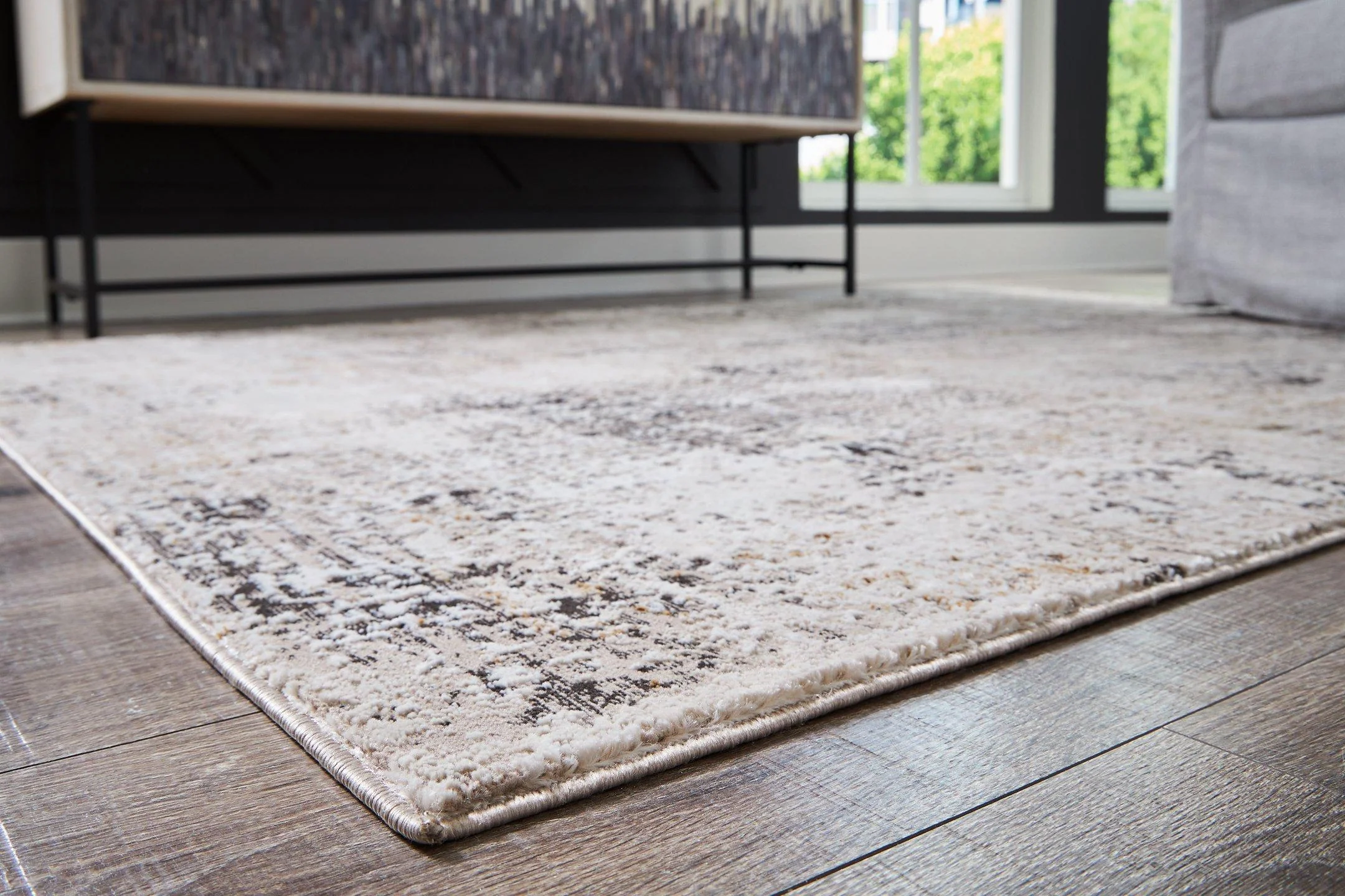 Elaning Large Rug - Image 2