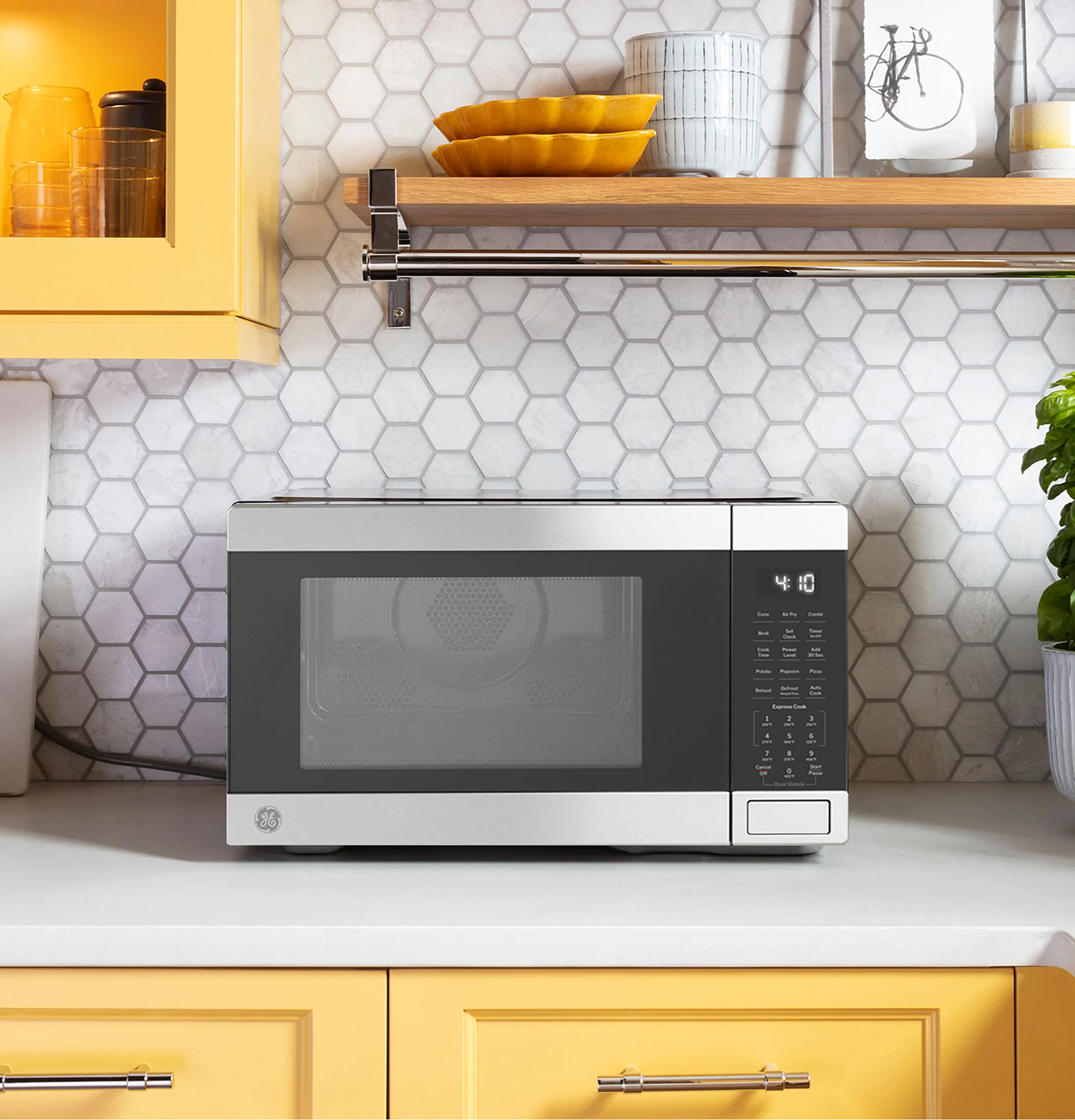 GE® 1.0 Cu. Ft. Capacity Countertop Convection Microwave Oven with Air Fry GCST10A1WSS - Image 7
