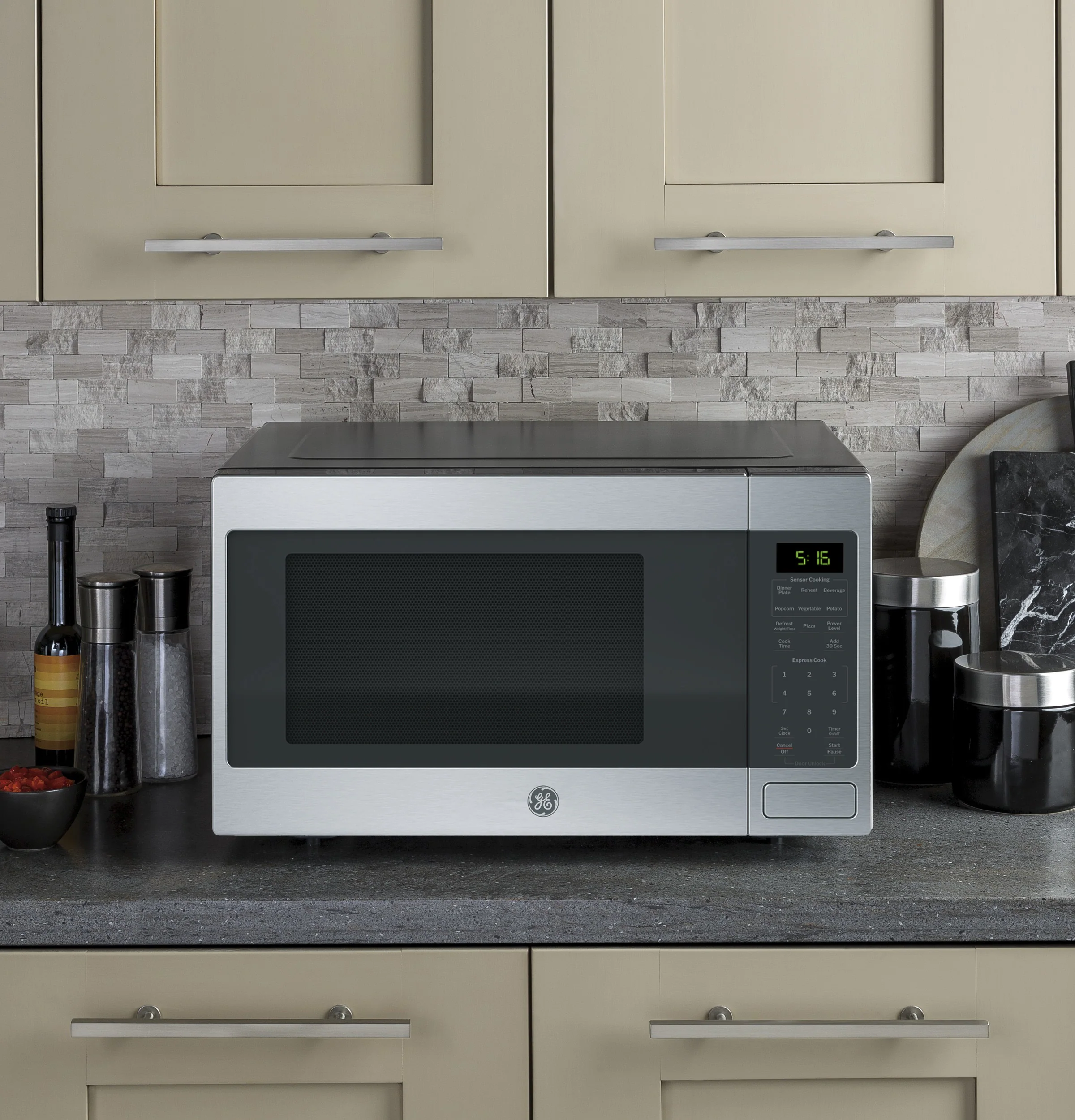GE® 1.6 Cu. Ft. Countertop Microwave Oven GCST16S1WSS - Image 4