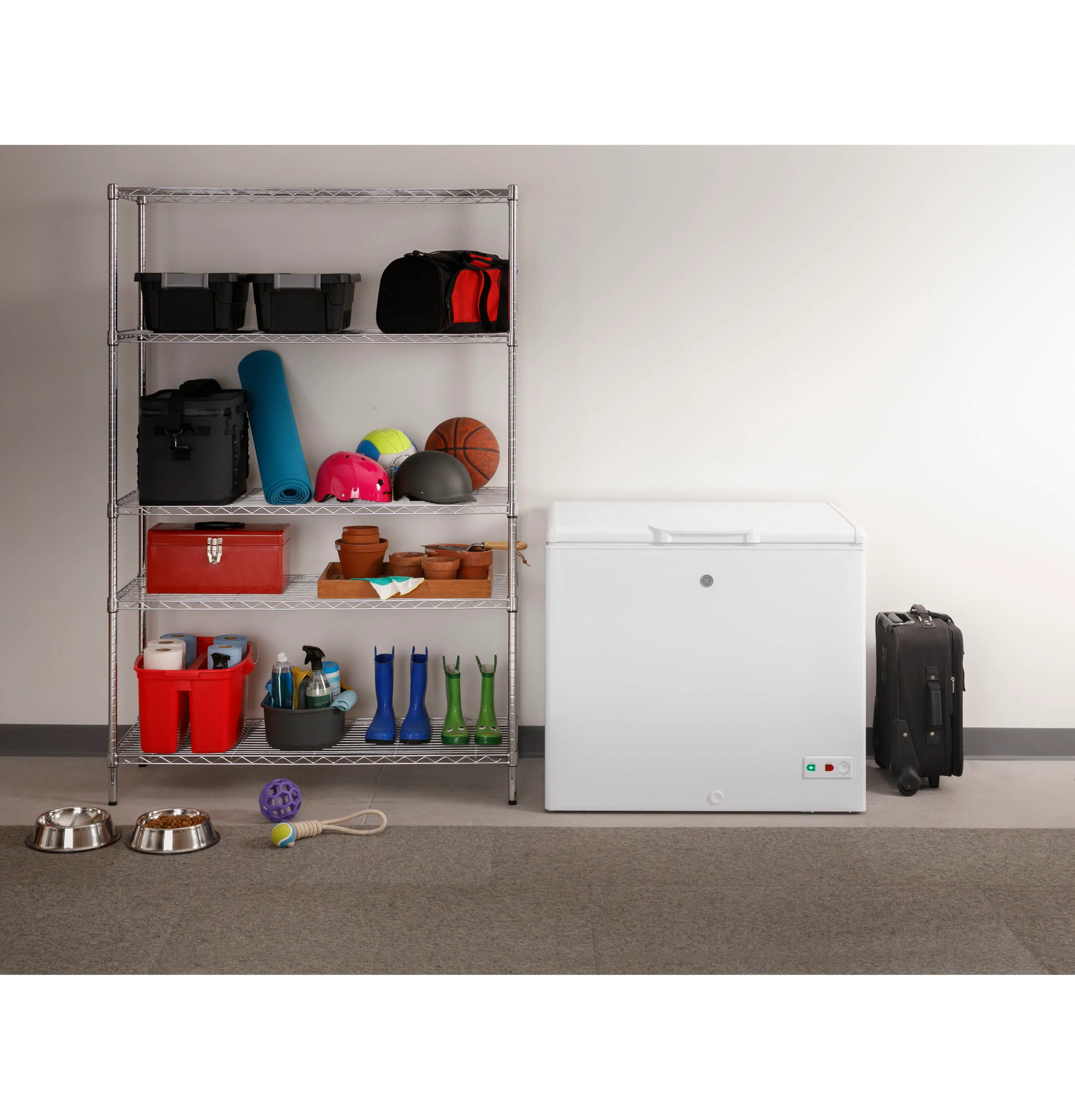 GE® 10.7 Cu. Ft. Manual Defrost Chest Freezer FCM11SRWW - Image 7