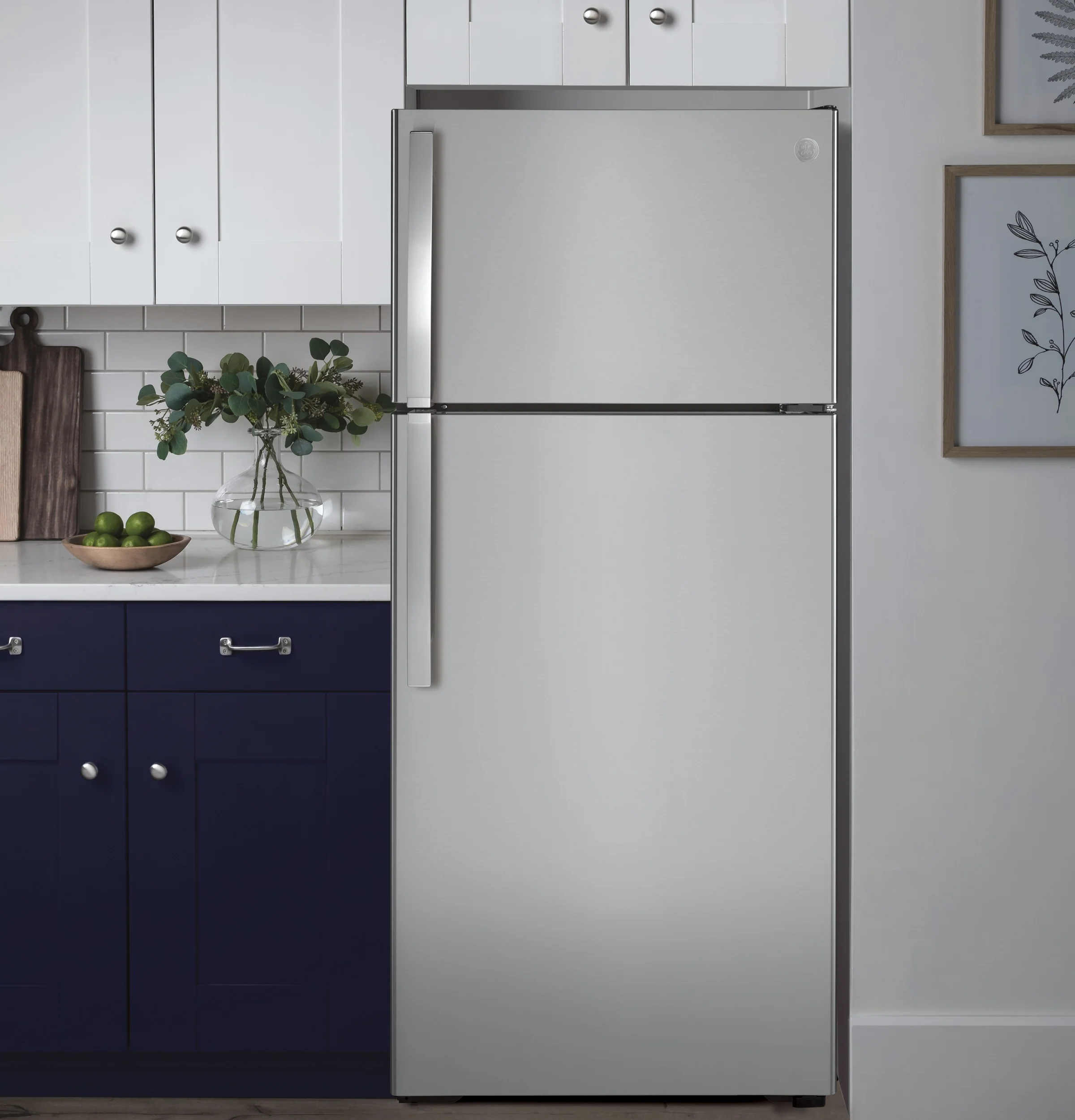 GE® 16.6 Cu. Ft. Top-Freezer Refrigerator GTS17GSNRSS - Image 6