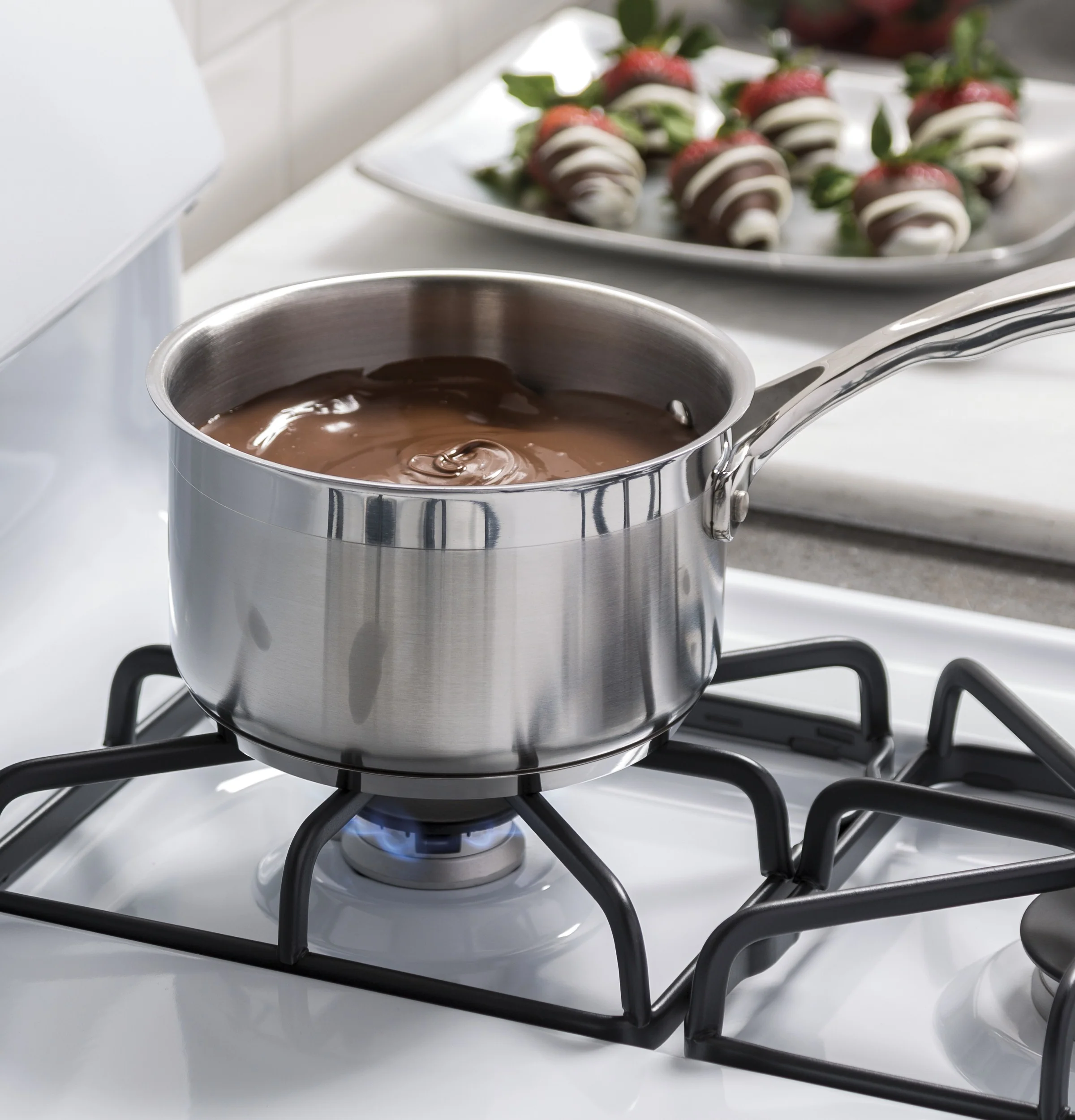 GE® 30" Free-Standing Gas Range JGBS60DEKWW - Image 10