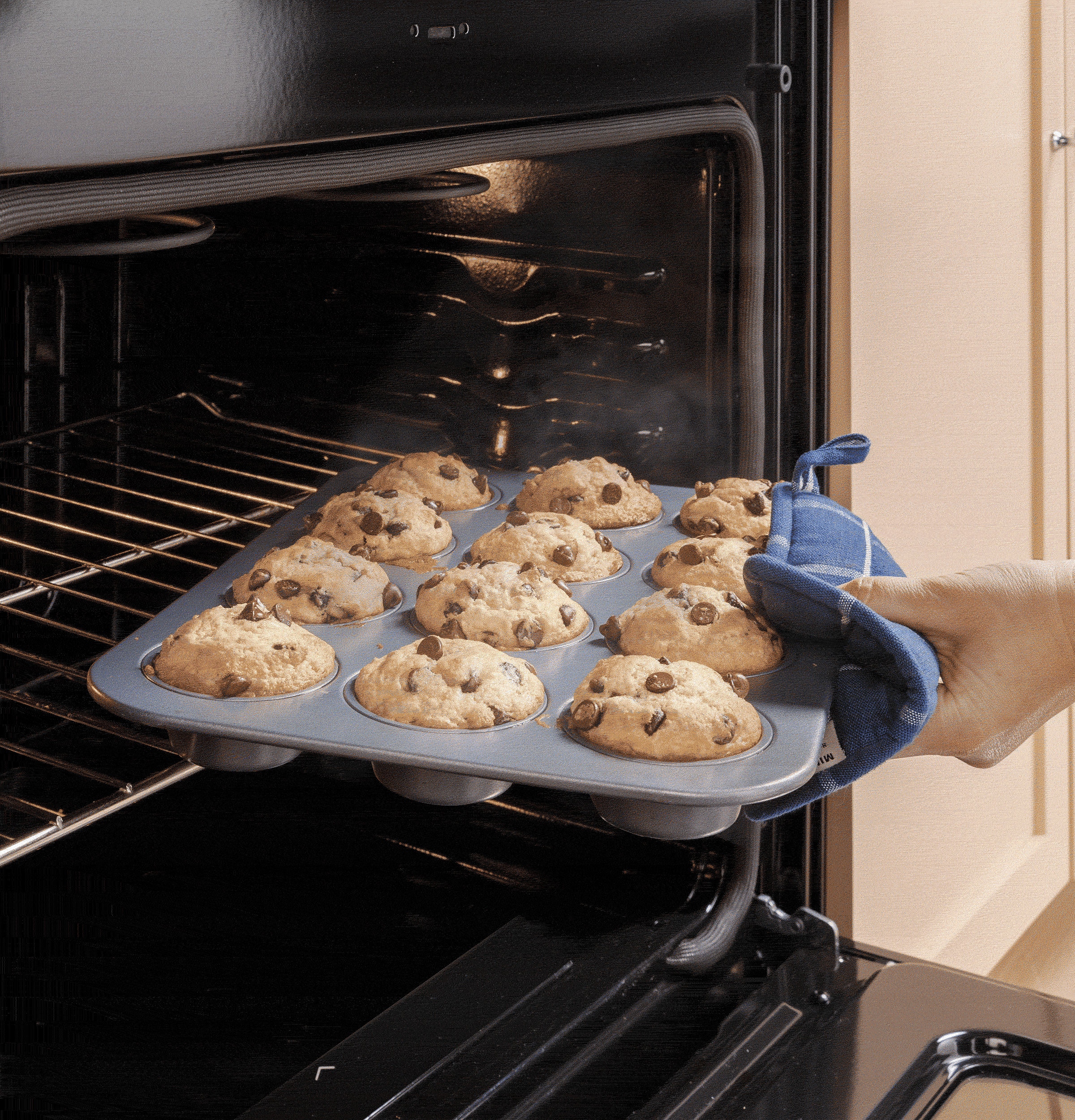 GE® 30" Free-Standing Gas Range with Crisp Mode GGF500PVES - Image 2