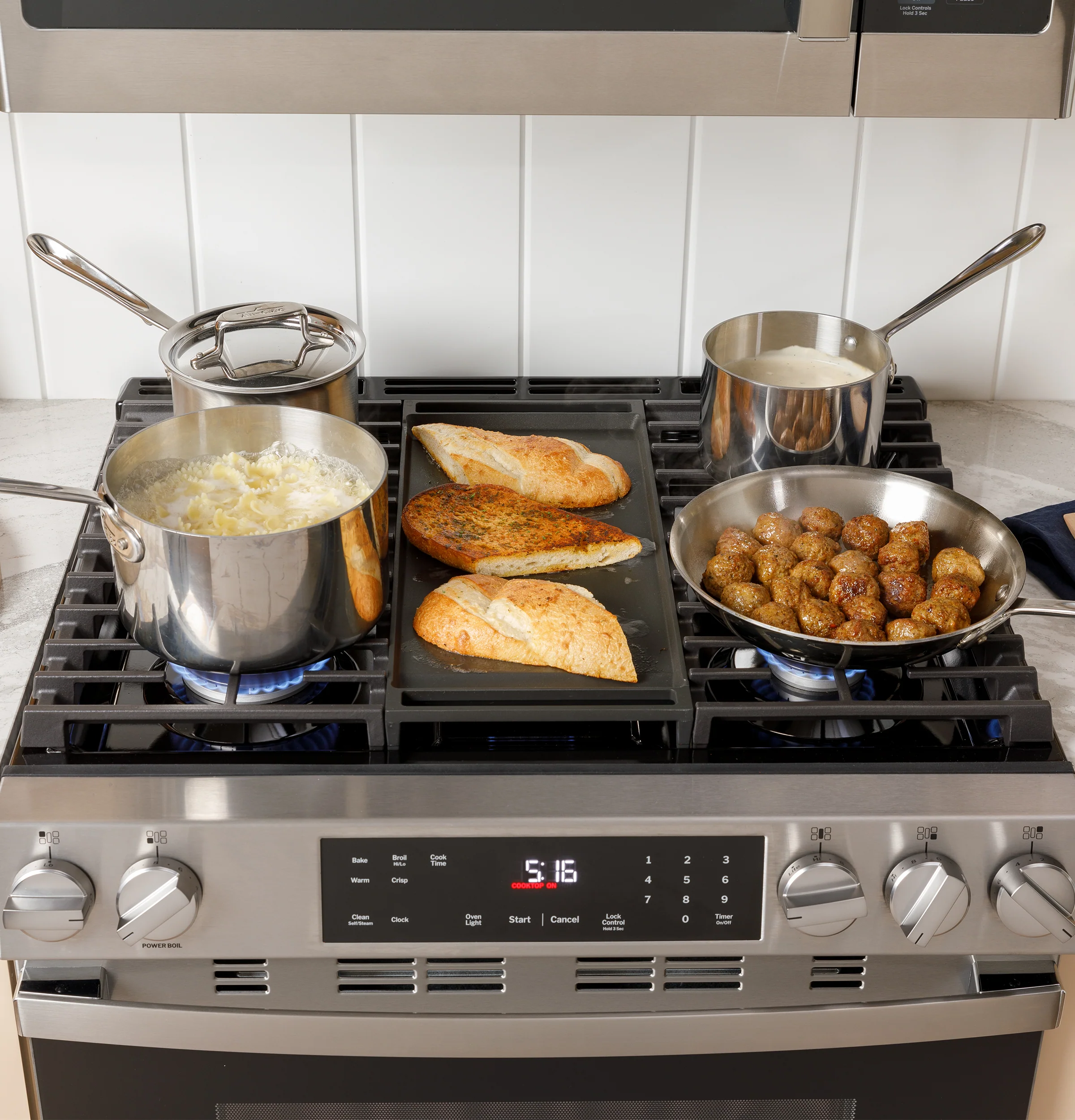 GE® 30" Free-Standing Gas Range with Crisp Mode GGF500PVES - Image 4