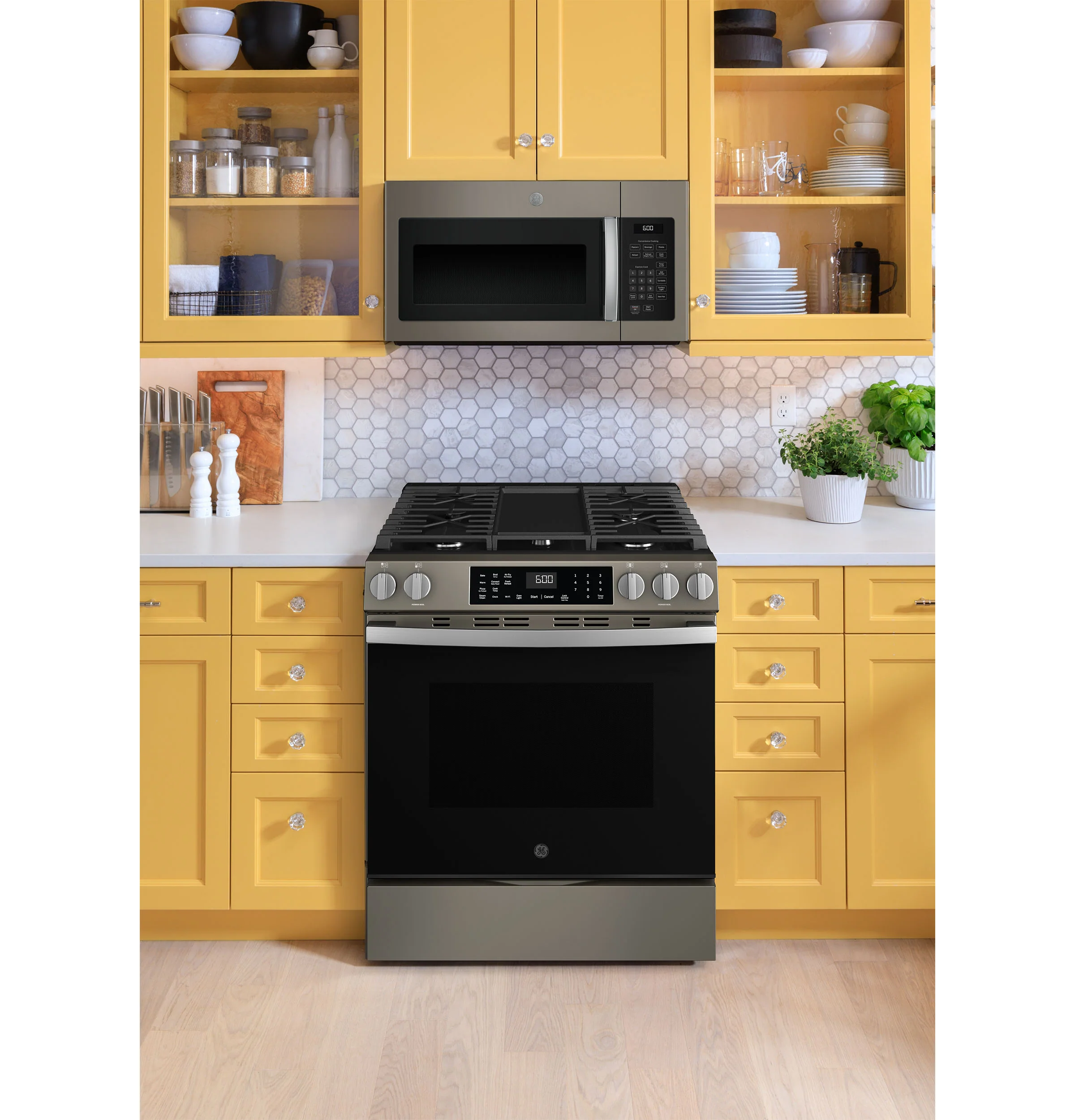 GE® 30" Slide-In Front-Control Convection Gas Range with No Preheat Air Fry and EasyWash™ Oven Tray GGS600AVES - Image 14