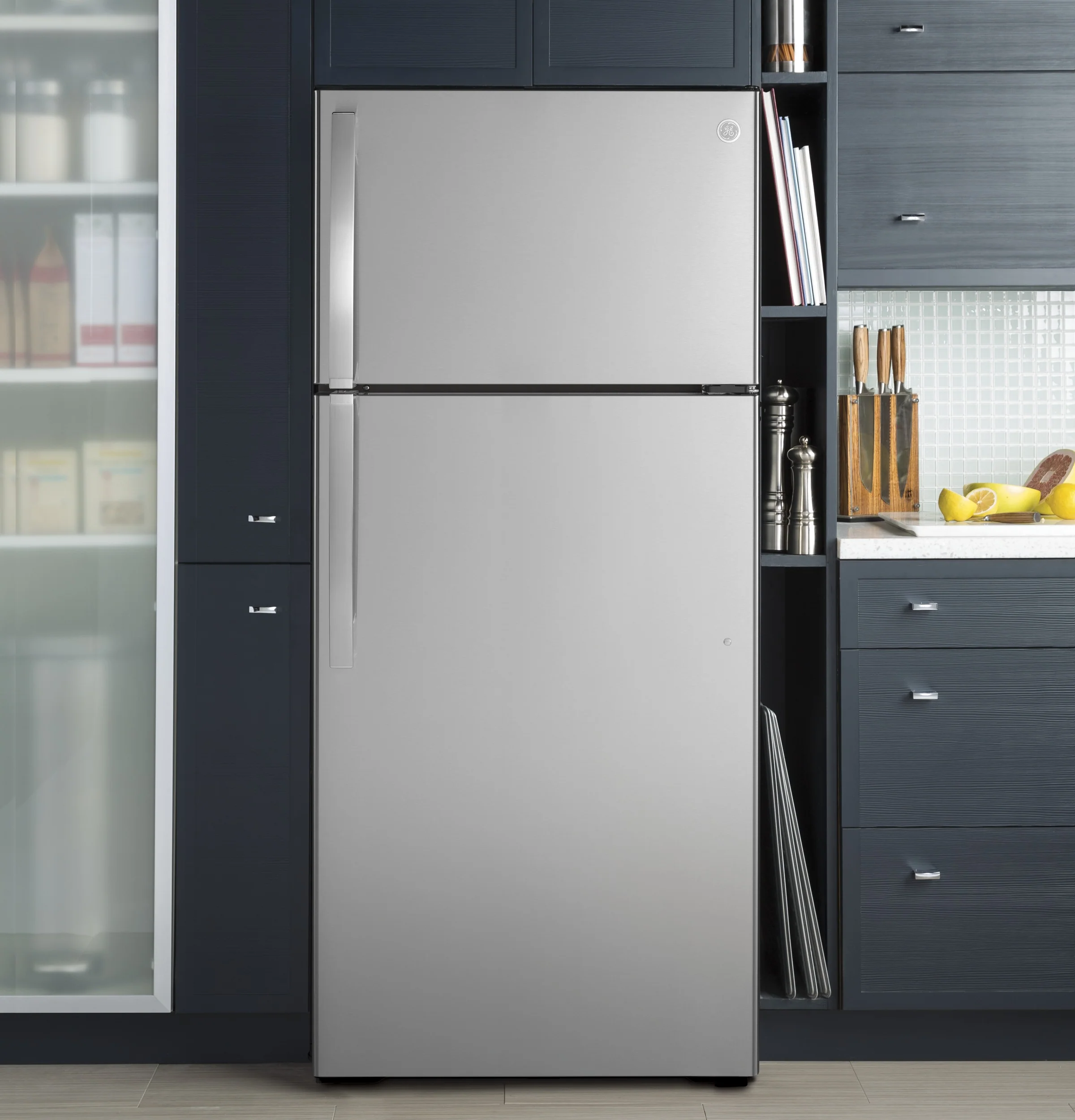 GE® ENERGY STAR® 16.6 Cu. Ft. Top-Freezer Refrigerator GIE17GSNRSS - Image 7
