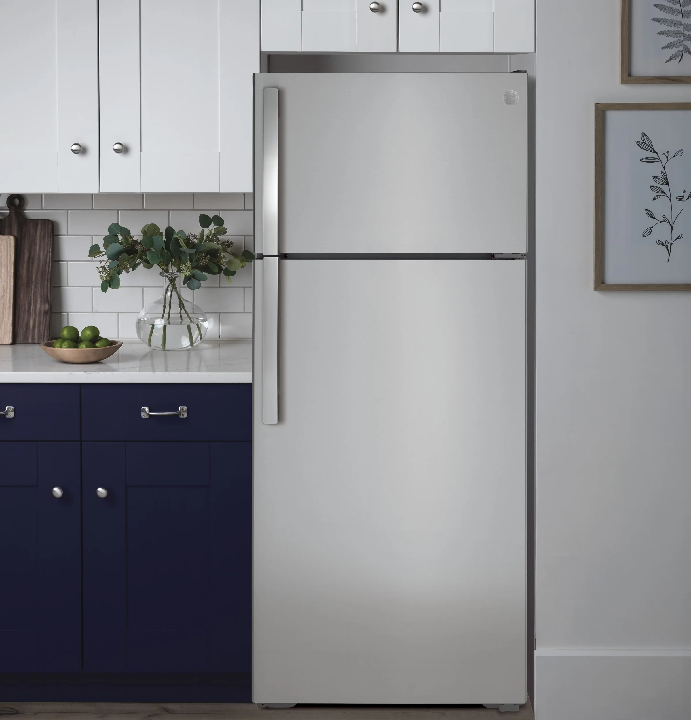GE® ENERGY STAR® 17.5 Cu. Ft. Top-Freezer Refrigerator GIE18GSNRSS - Image 7