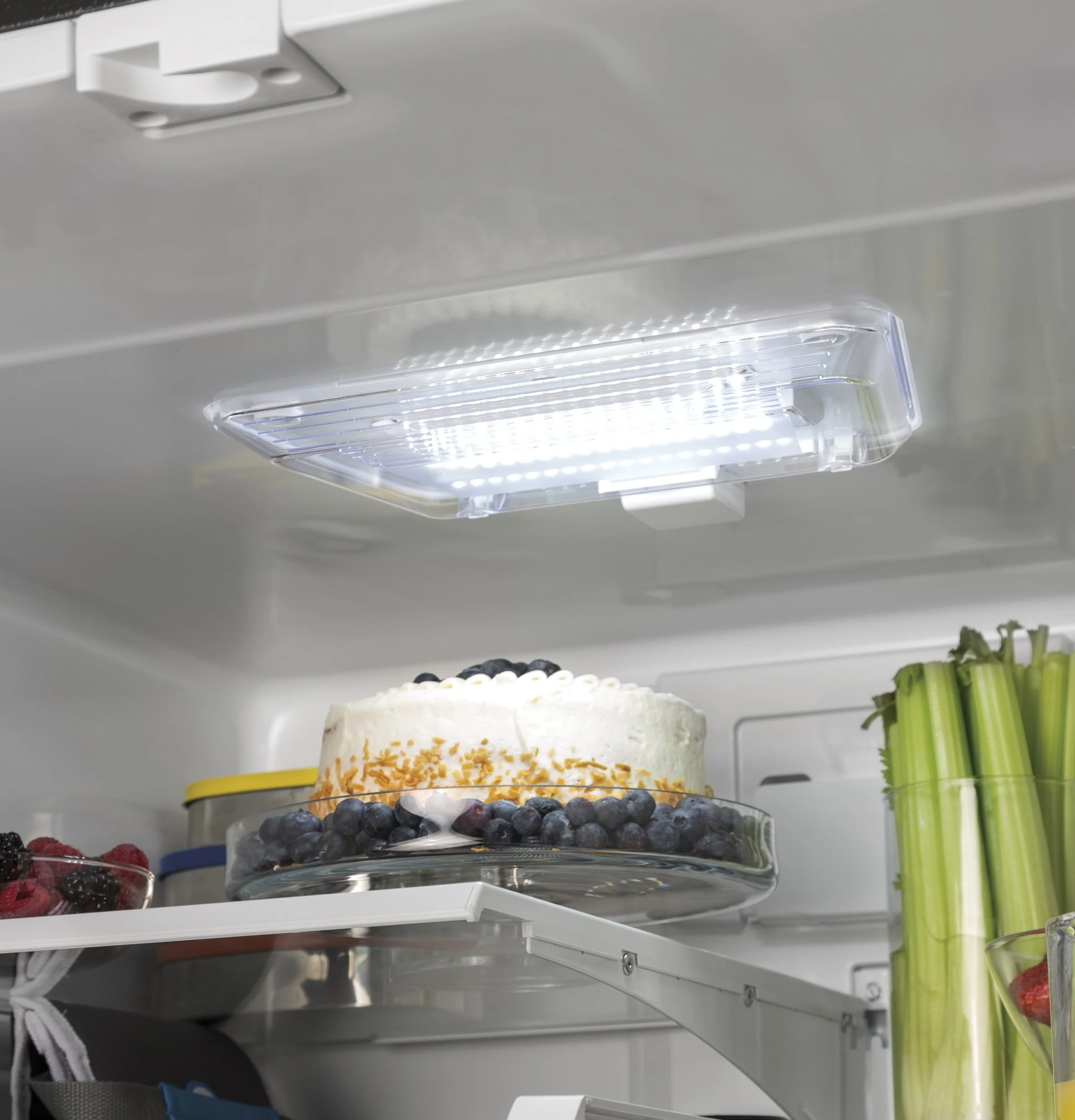 GE® ENERGY STAR® 24.7 Cu. Ft. French-Door Refrigerator GNE25JMKES - Image 6