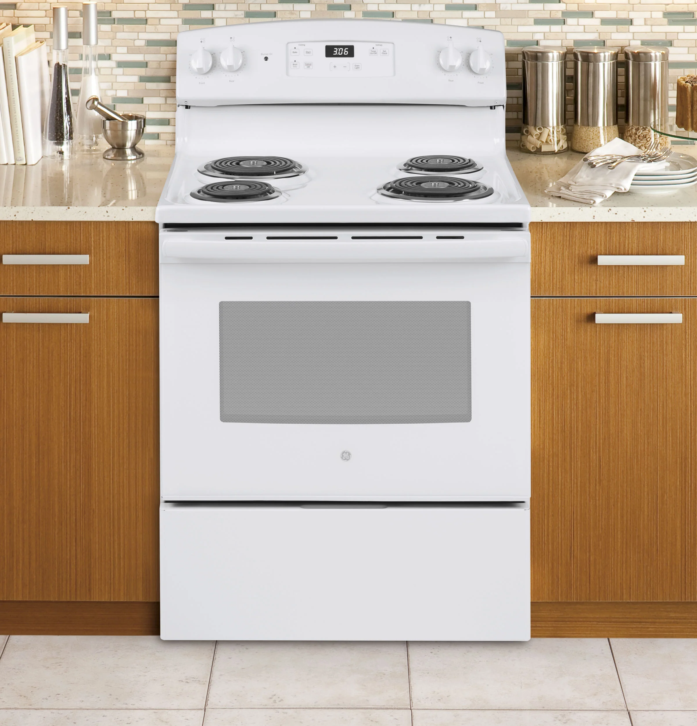 GE® ENERGY STAR® 30" Free-Standing Electric Range JBS360DMWW - Image 4