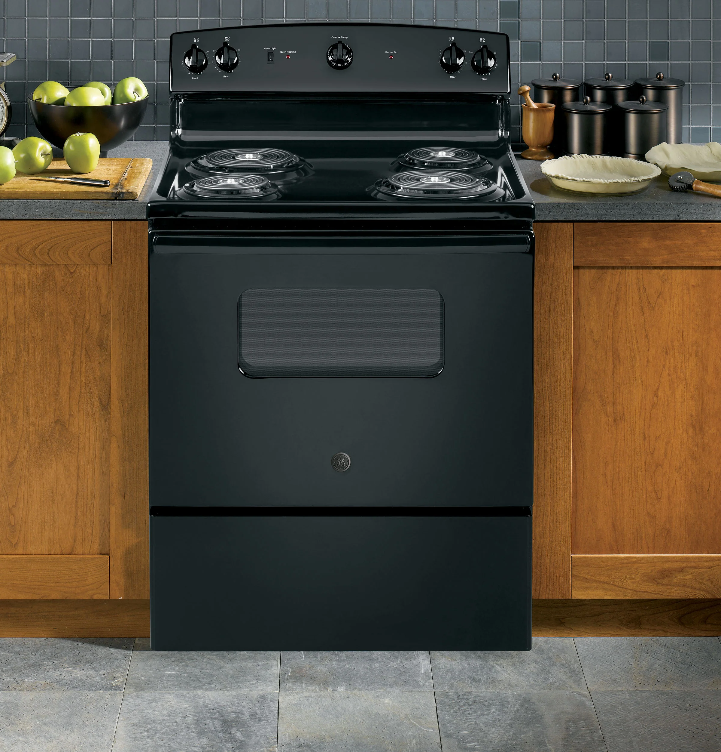 GE® ENERGY STAR® 30" Free-Standing Electric Range JBS160DMBB - Image 9