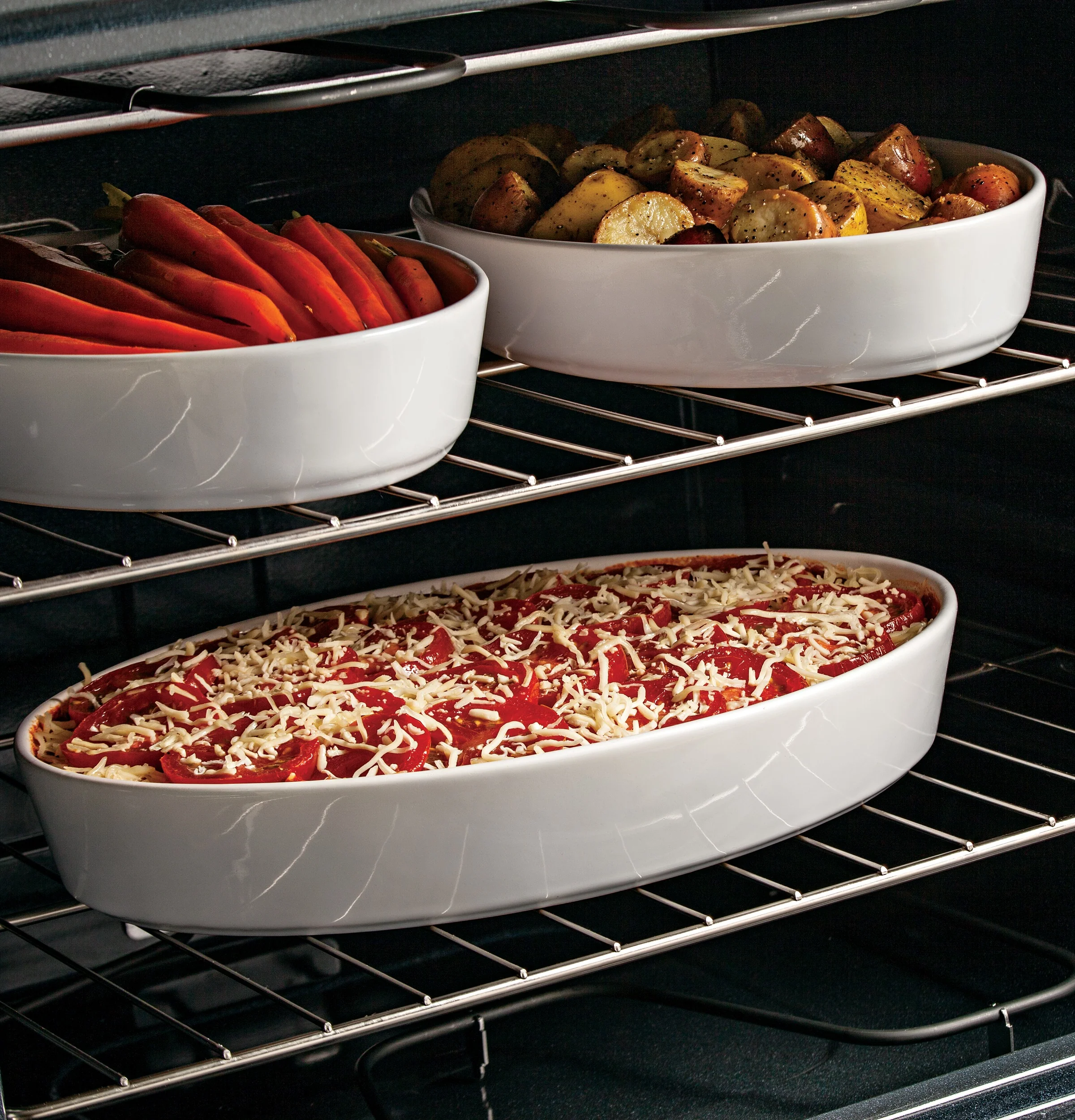 GE® ENERGY STAR® 30" Free-Standing Electric Range JBS160DMBB - Image 3