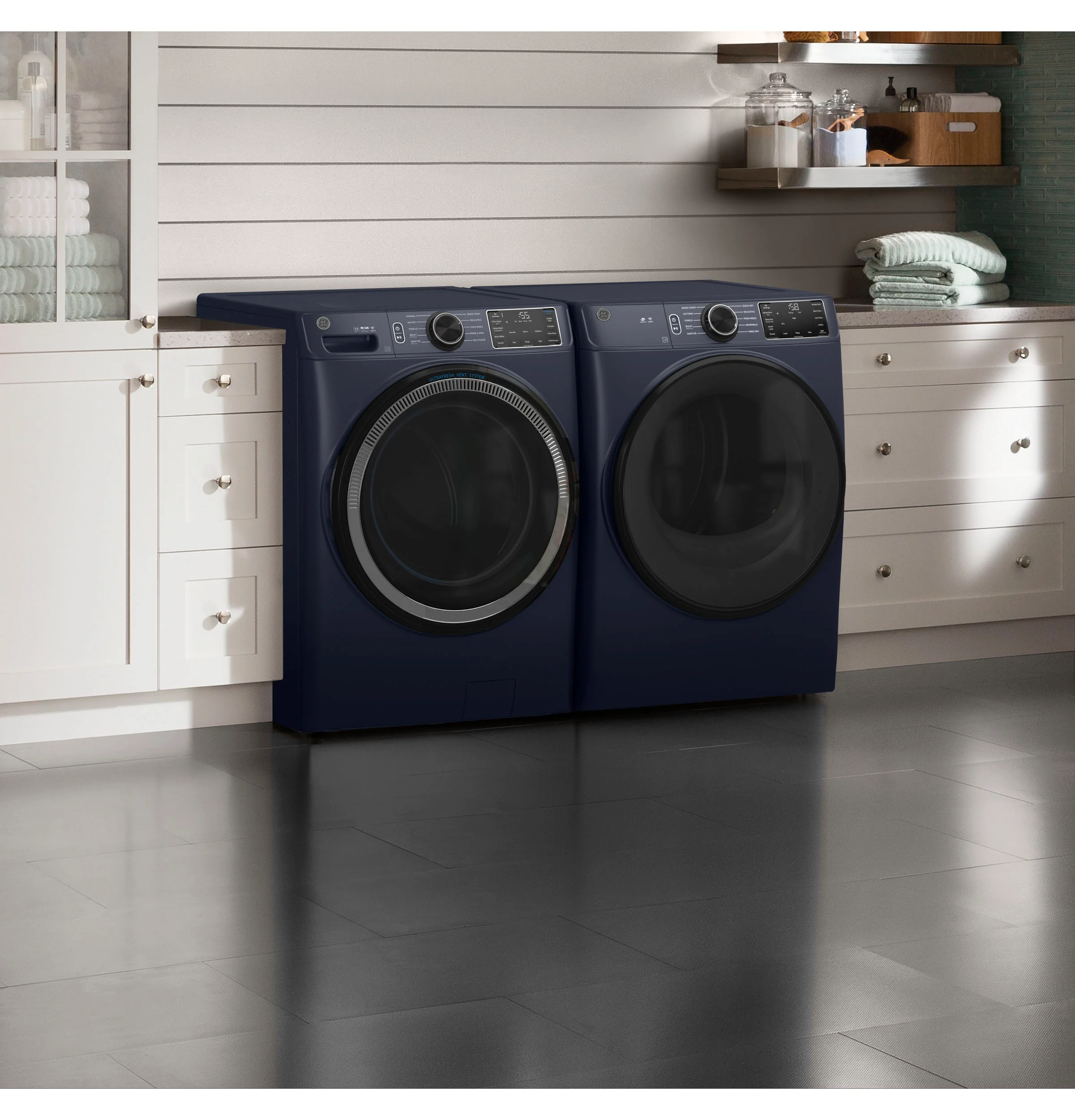 GE® ENERGY STAR® 7.8 cu. ft. Capacity Smart Front Load Gas Dryer with Sanitize Cycle GFD55GSPRRS - Image 4
