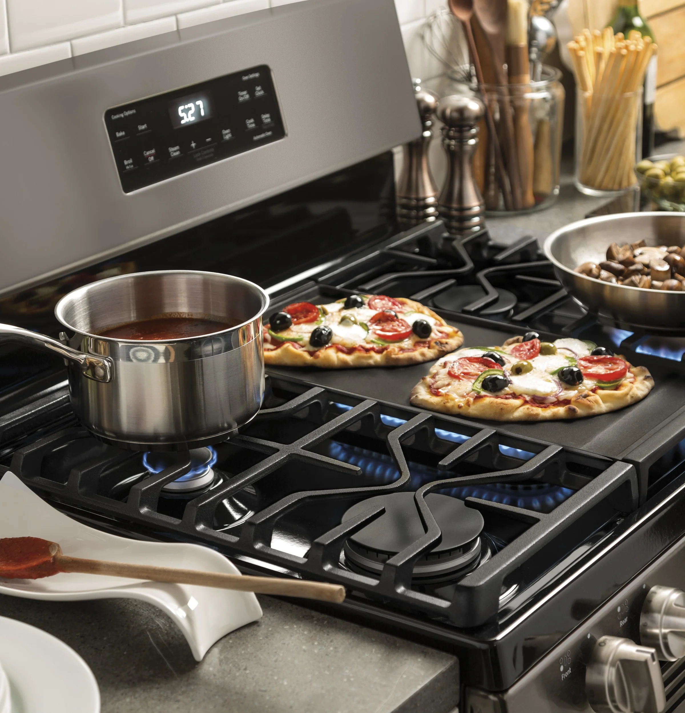 GE 30" Slate Free Standing Gas Range JGBS66EEKES - Image 7