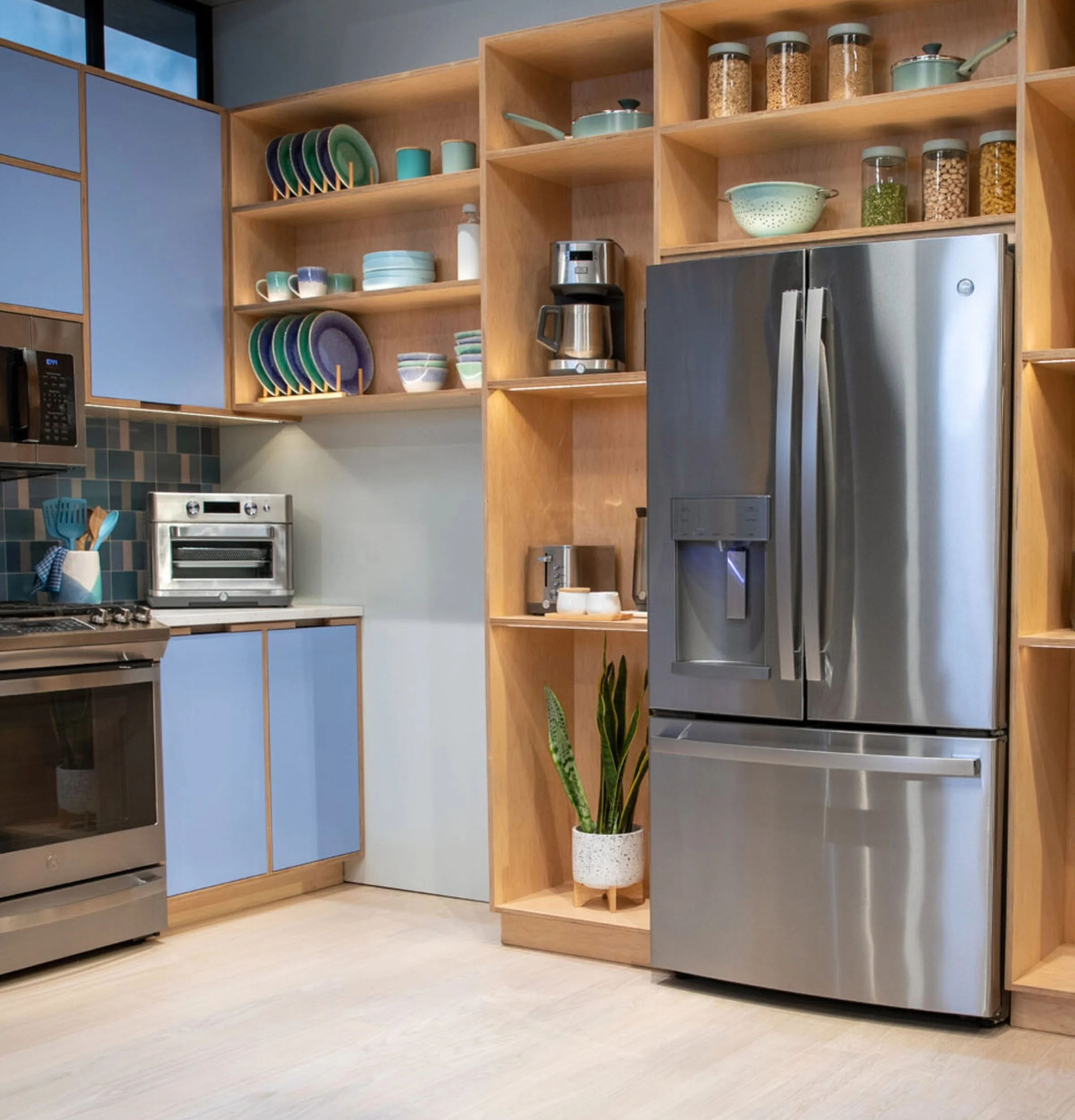 GE ENERGY STAR 22.1 Cu. Ft. Counter-Depth Fingerprint Resistant French-Door Refrigerator GYE22GYNFS - Image 12