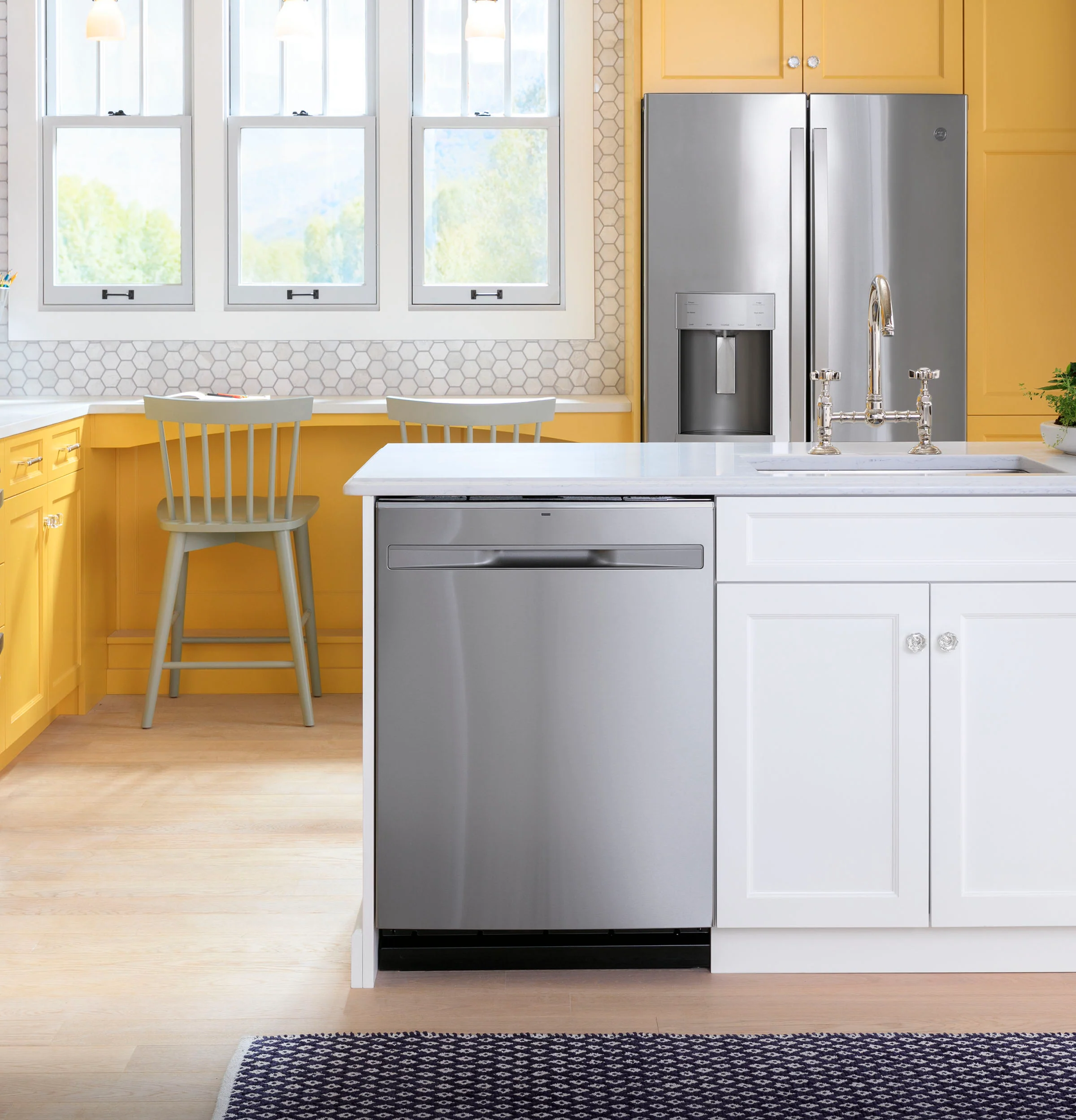 GE ENERGY STAR 22.1 Cu. Ft. Counter-Depth Fingerprint Resistant French-Door Refrigerator GYE22GYNFS - Image 4
