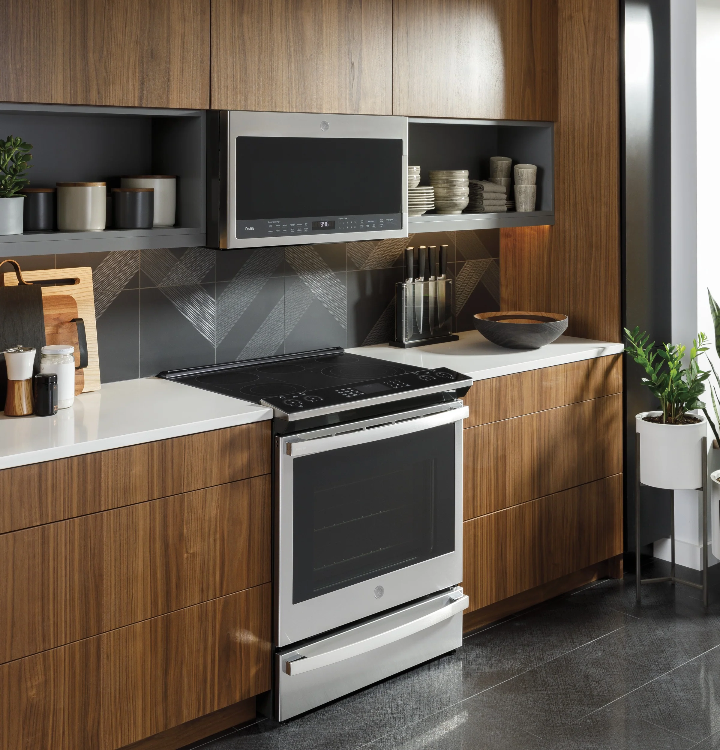 GE Profile™ 30" Smart Slide-In Electric Convection Fingerprint Resistant Range with No Preheat Air Fry PSS93YPFS - Image 12