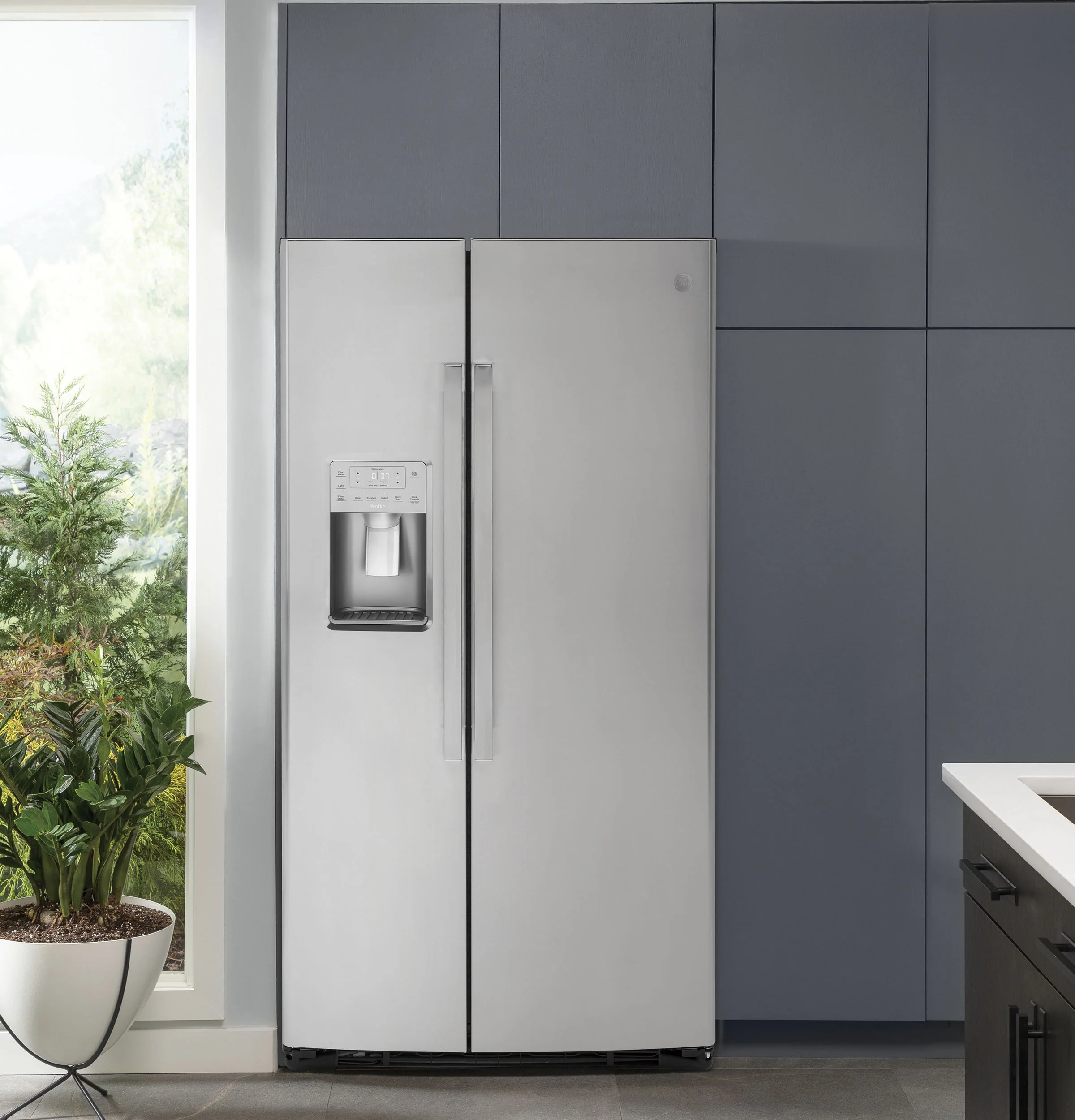 GE Profile™ ENERGY STAR® 25.3 Cu. Ft. Side-by-Side Refrigerator PSE25KYHFS - Image 15
