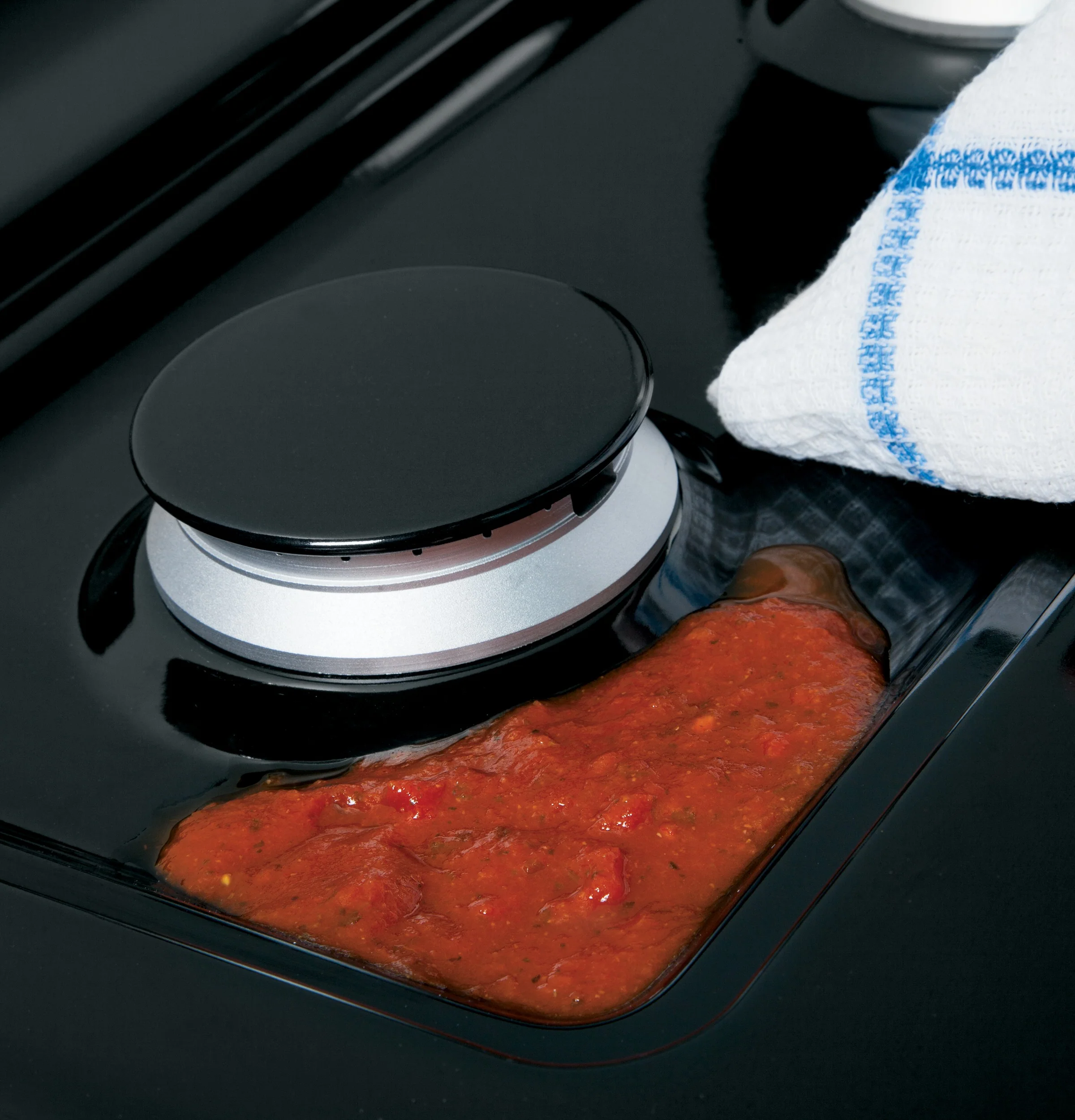 Hotpoint® 30" Free-Standing Gas Range RGBS300DMBB - Image 6
