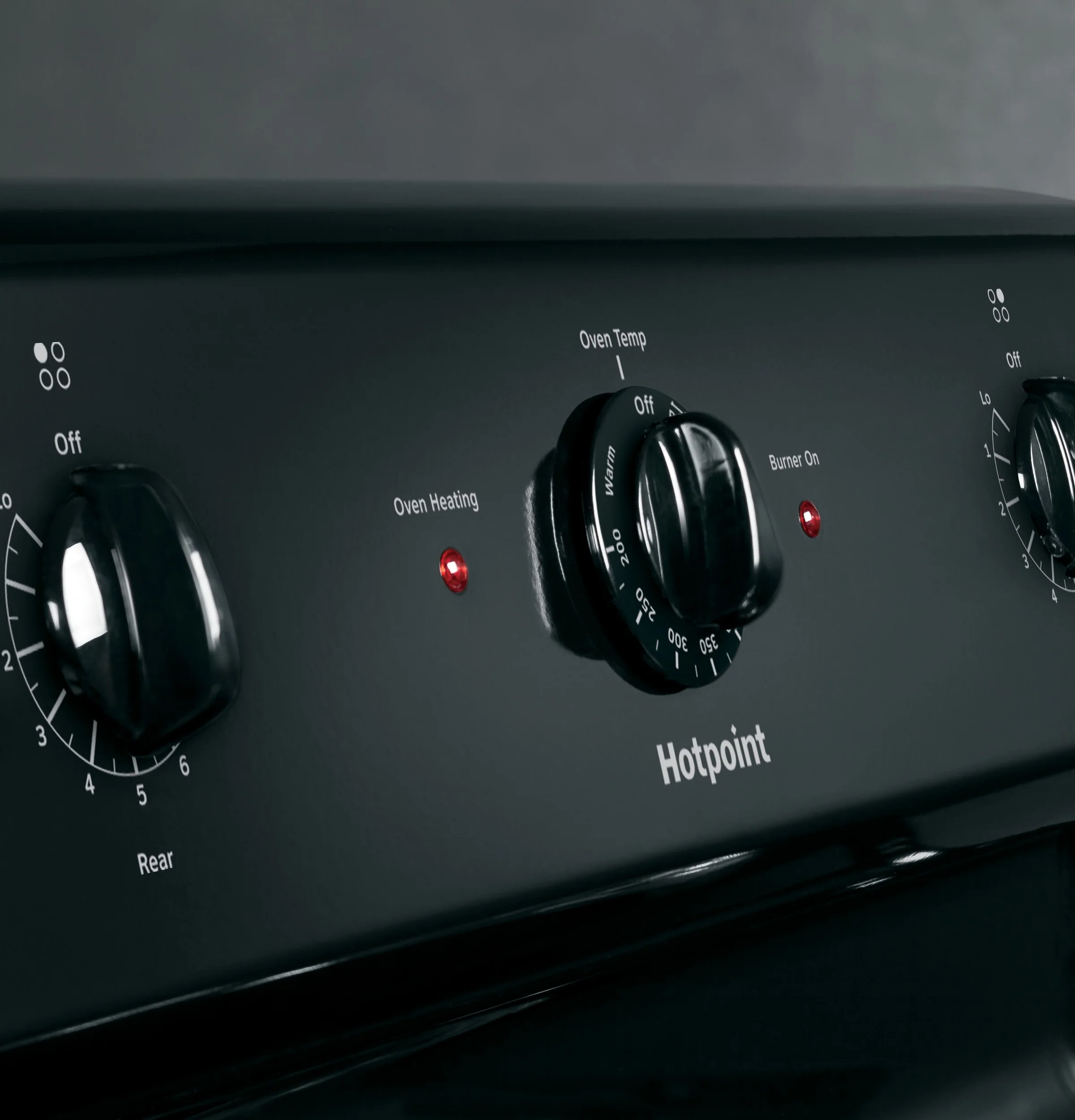 Hotpoint® ENERGY STAR® 30" Free-Standing Electric Range RBS160DMBB - Image 7