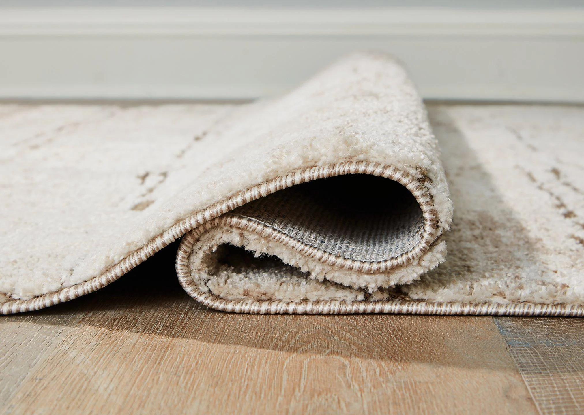Kasney Medium Rug - Image 5