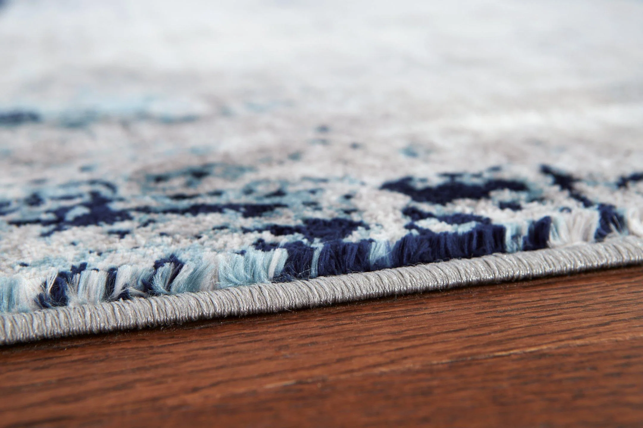 Leonelle 5'3" x 7'3" Rug - Image 5