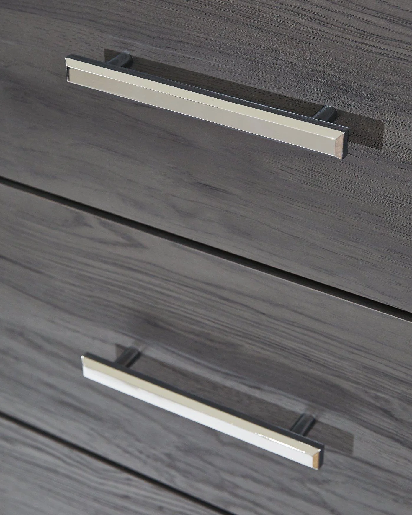 Lodanna Nightstand - Image 9