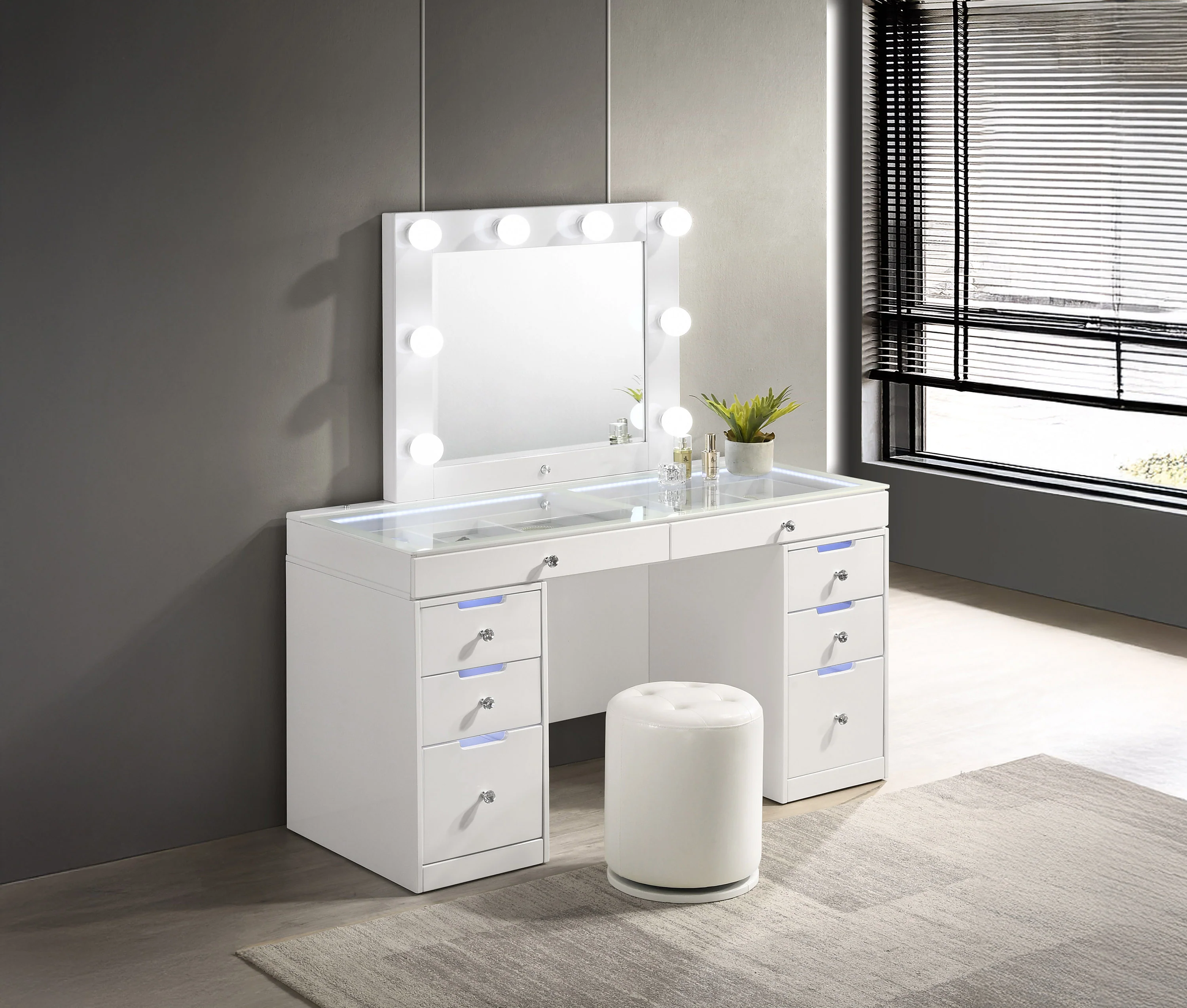 Luxo Vanity Set - Image 14