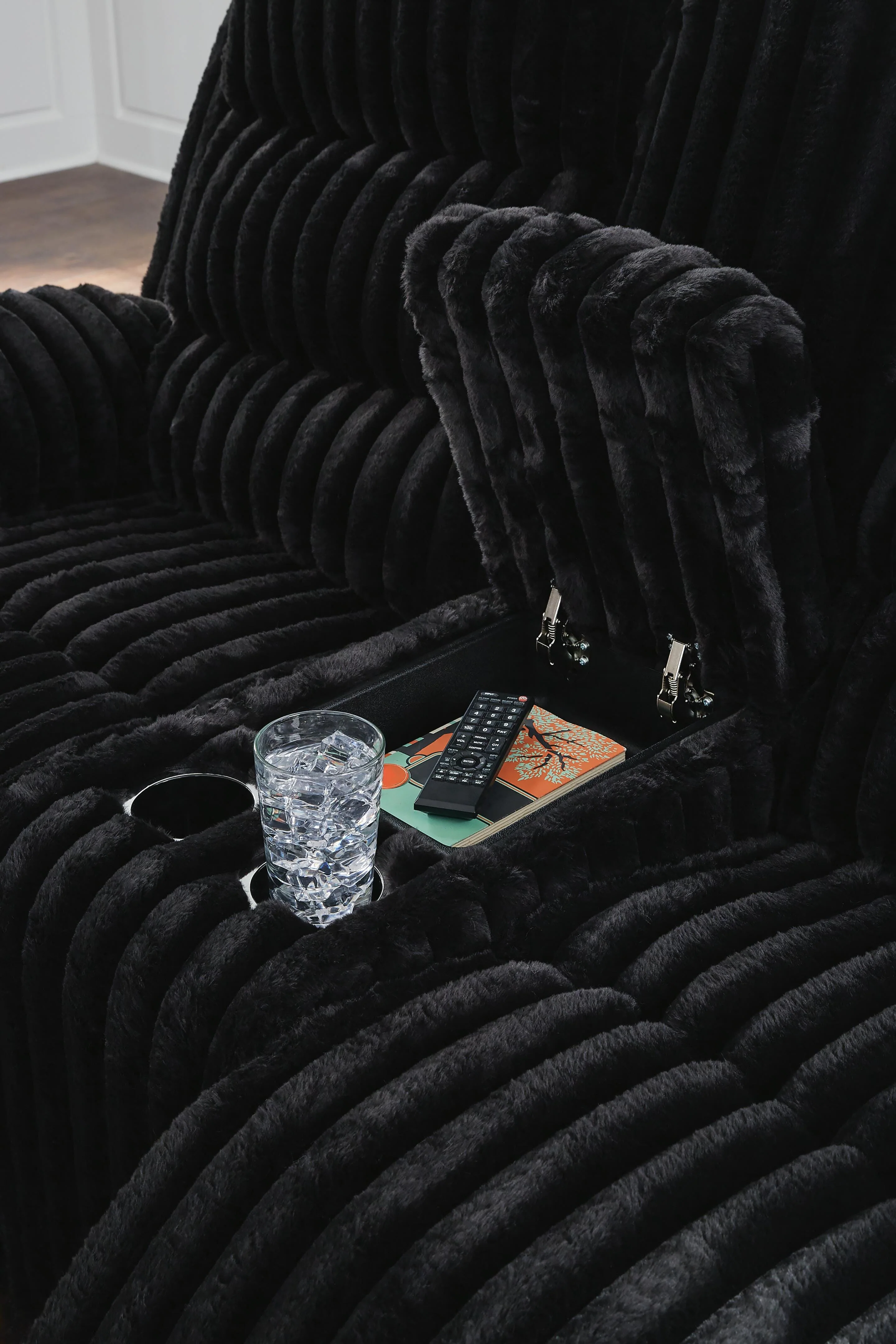 Rhine Falls Reclining Loveseat with Console - Image 5