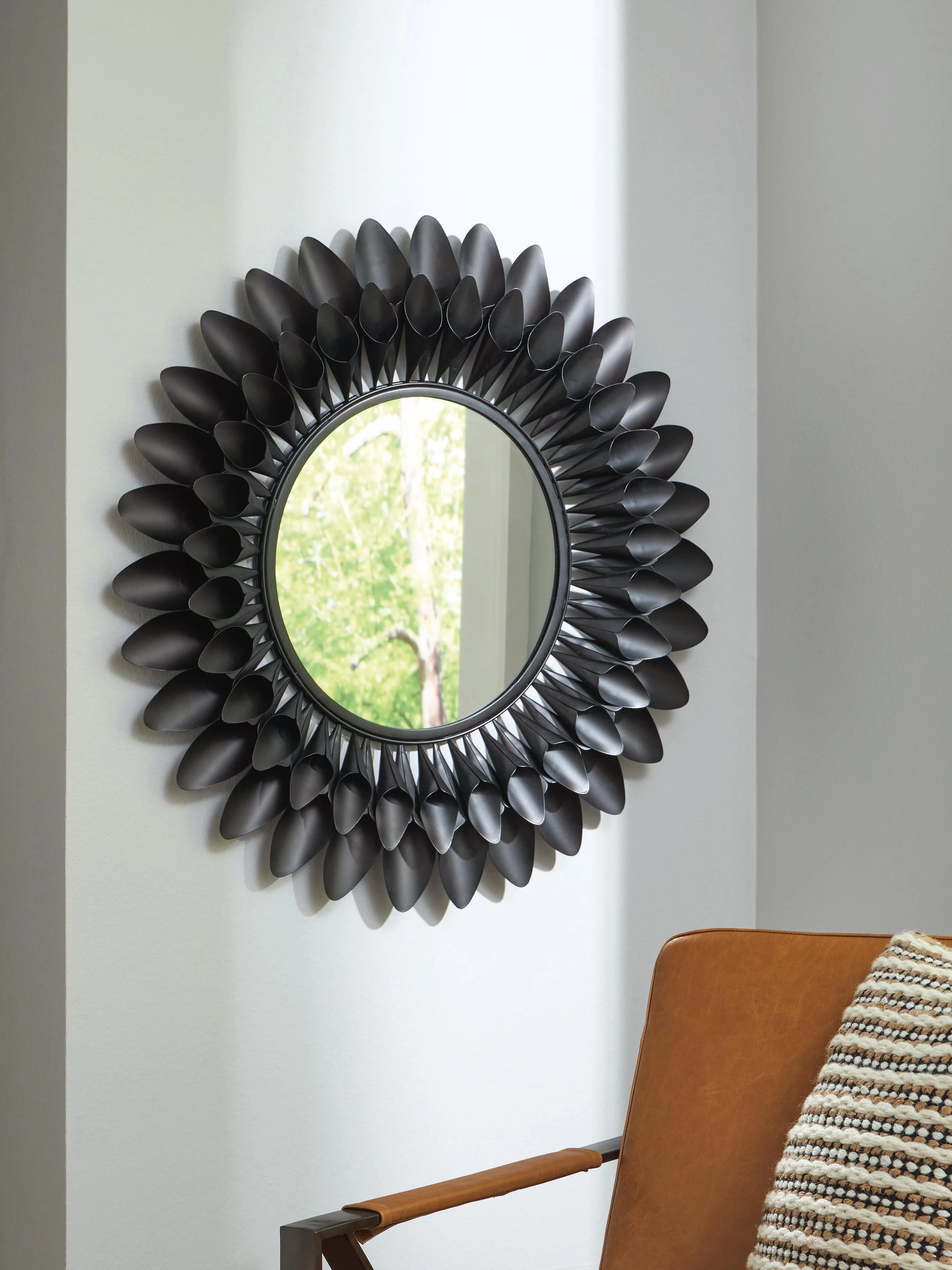 Ryenmour Accent Mirror - Image 2