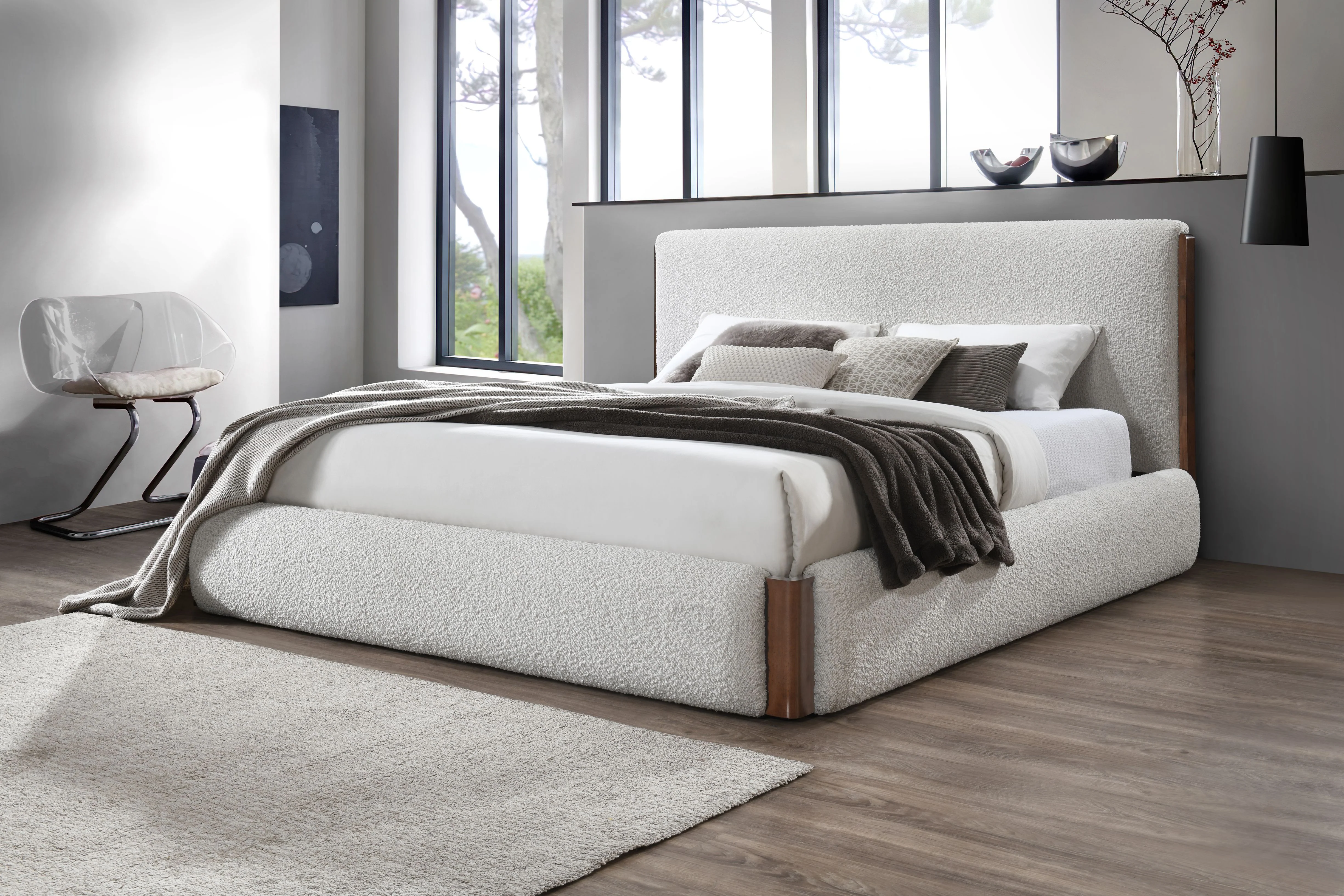 Sandro Eastern King Bed - Image 18