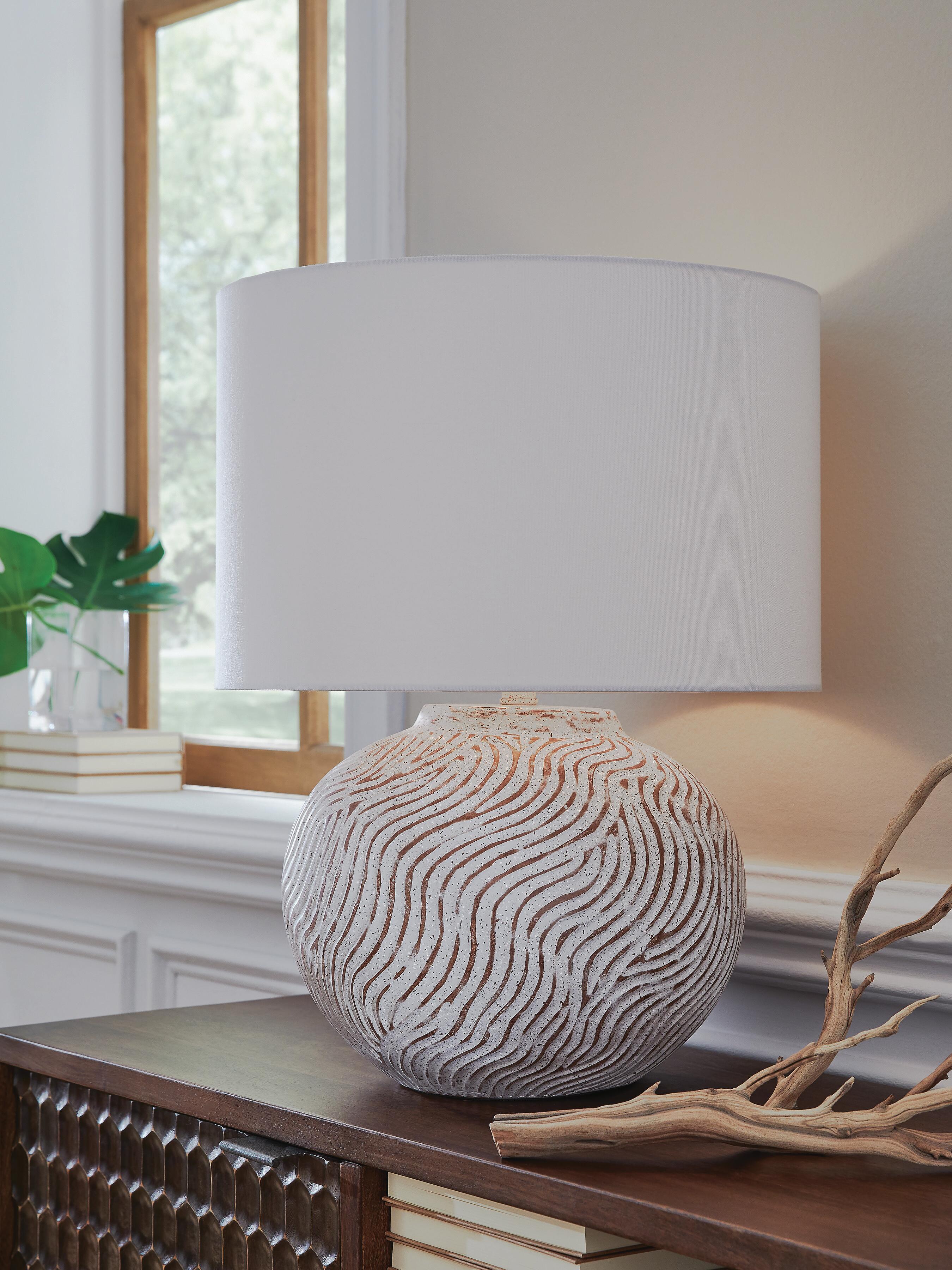 Vien Table Lamp - Image 2