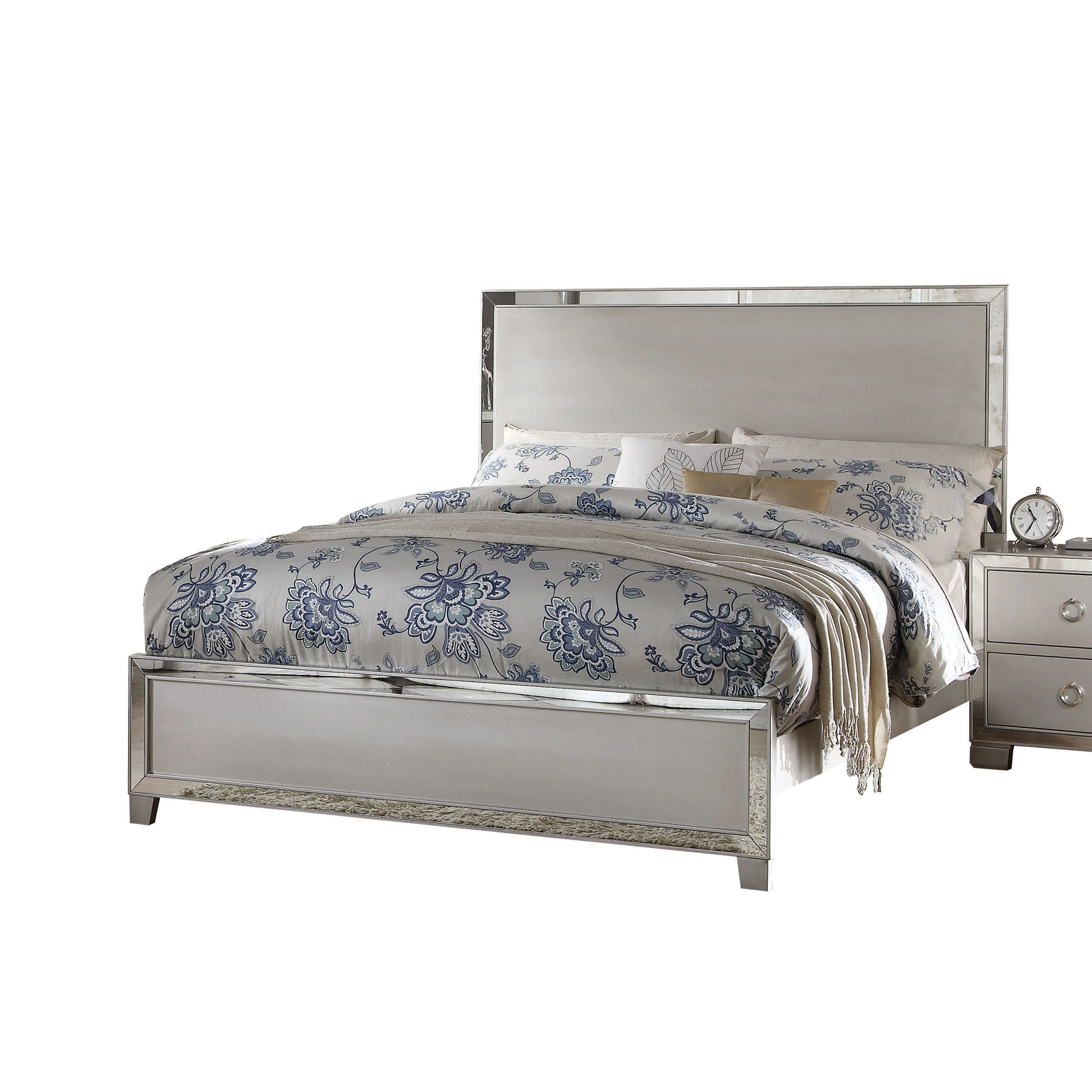 Voeville II Eastern King Bed - Image 4