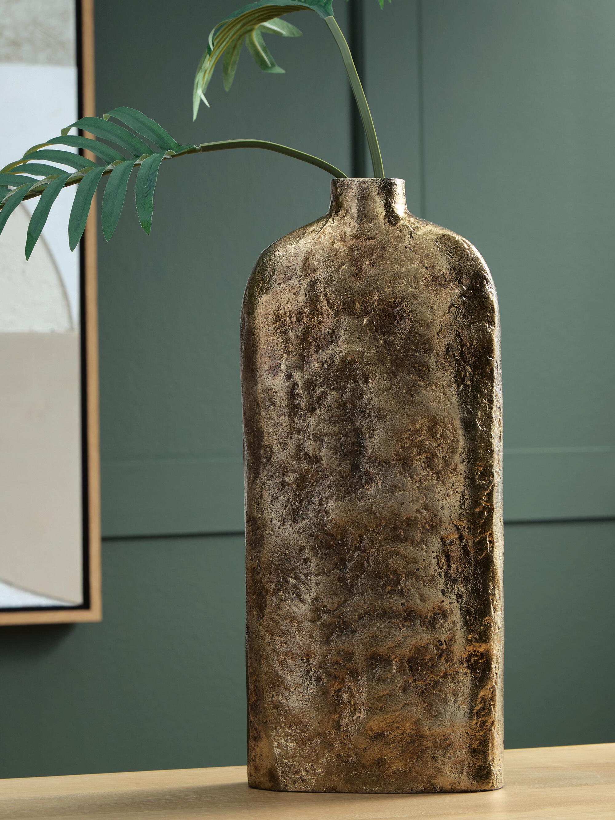 Wallmond Vase - Image 2